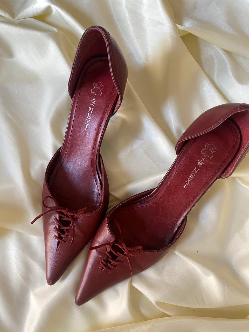 Vintage Vintage burgundy kitten heels Size US 8 / IT 38 - 3 Thumbnail