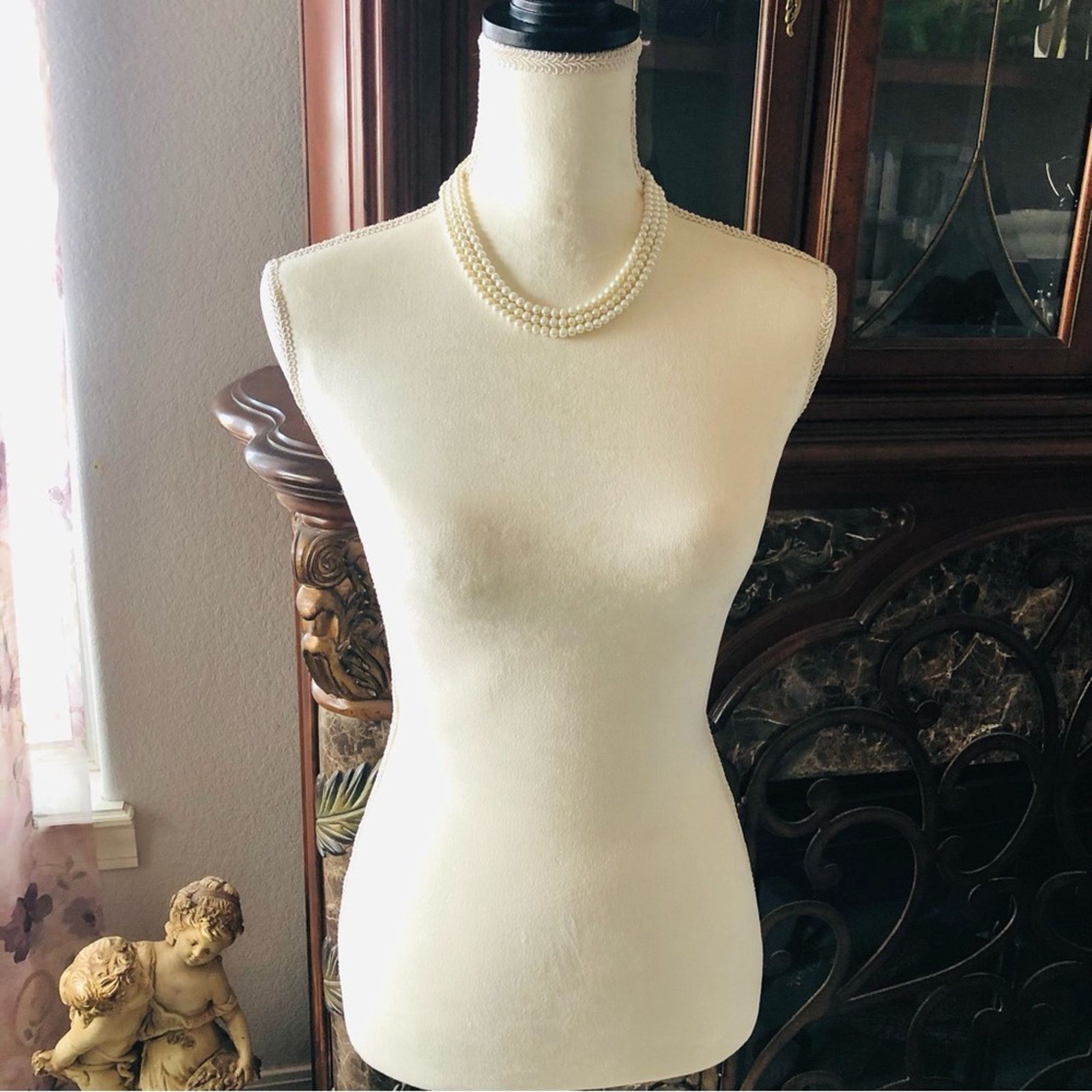 Vintage Vintage Feinberg triple strand white glass pearl necklace Size ONE SIZE - 8 Thumbnail