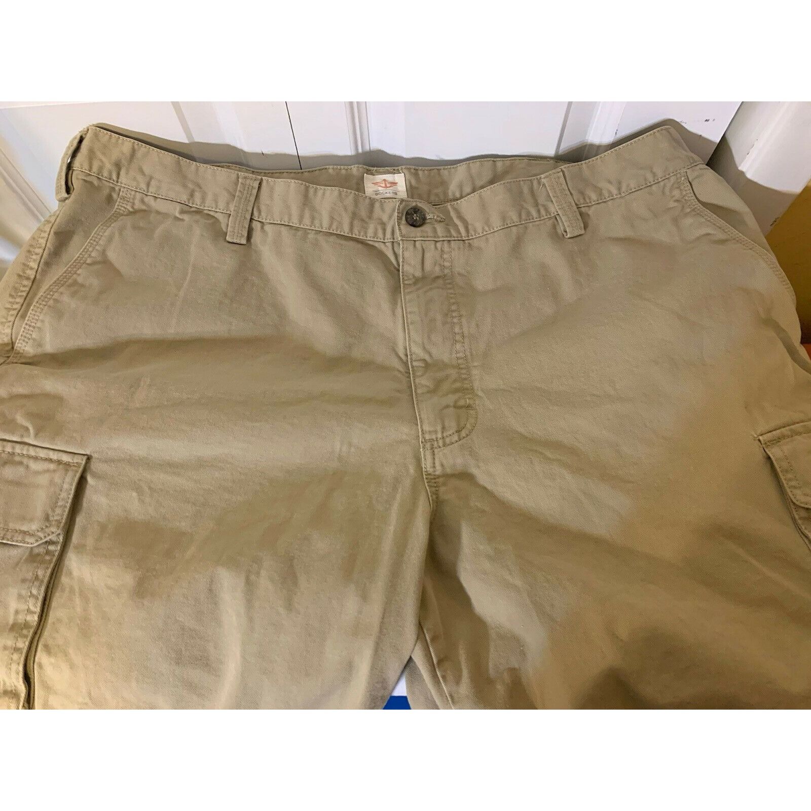 Dockers Dockers Men’s Sz 44 tan Cargo Shorts Cotton Regular Fit Mult Size US 44 / EU 60 - 5 Thumbnail
