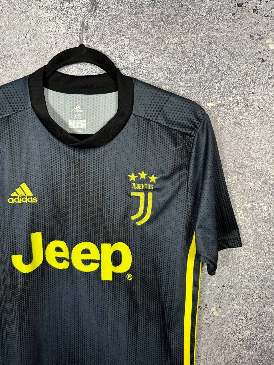 Other RONALDO Vintage Juventus 2018/19 Third Fan Soccer Jersey Size US XS / EU 42 / 0 - 3 Thumbnail
