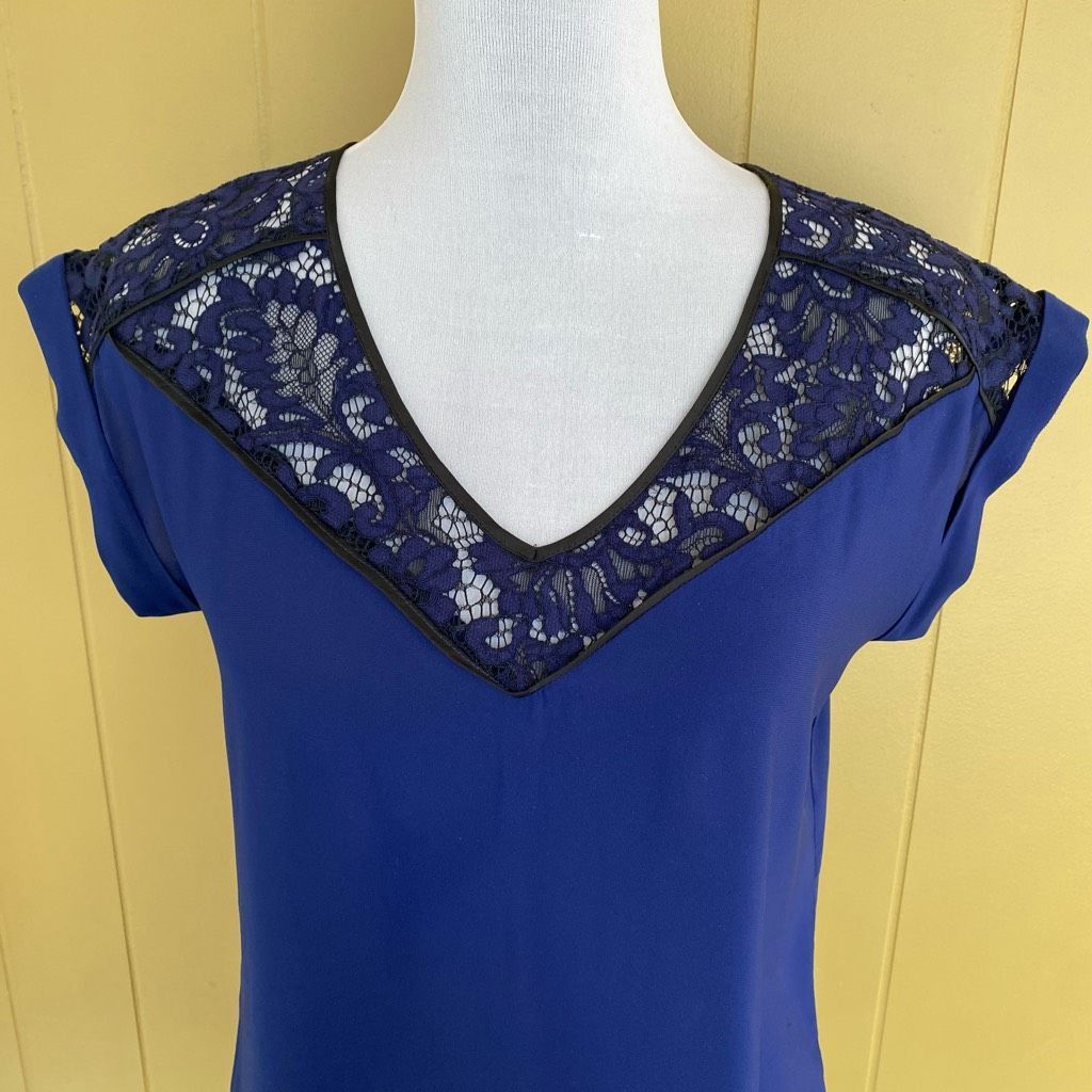 Express Express women M V-cut short sleeve lace top blouse navy blue Size M / US 6-8 / IT 42-44 - 2 Thumbnail