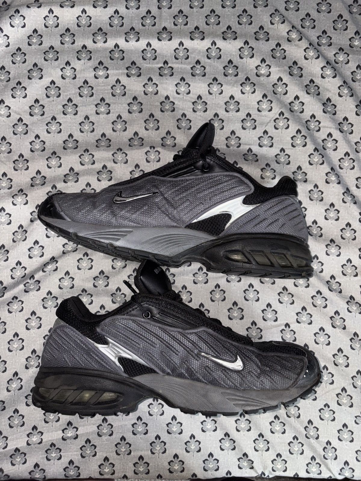 Nike Max Air Nikes Size US 12 / EU 45 - 2 Thumbnail