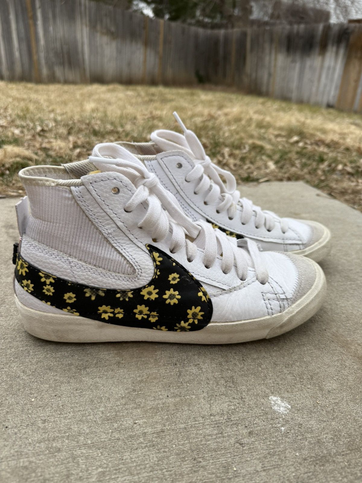 Nike NIKE BLAZER MID ‘77 JUMBO SUNFLOWERS Size US 10 / EU 43 - 2 Thumbnail