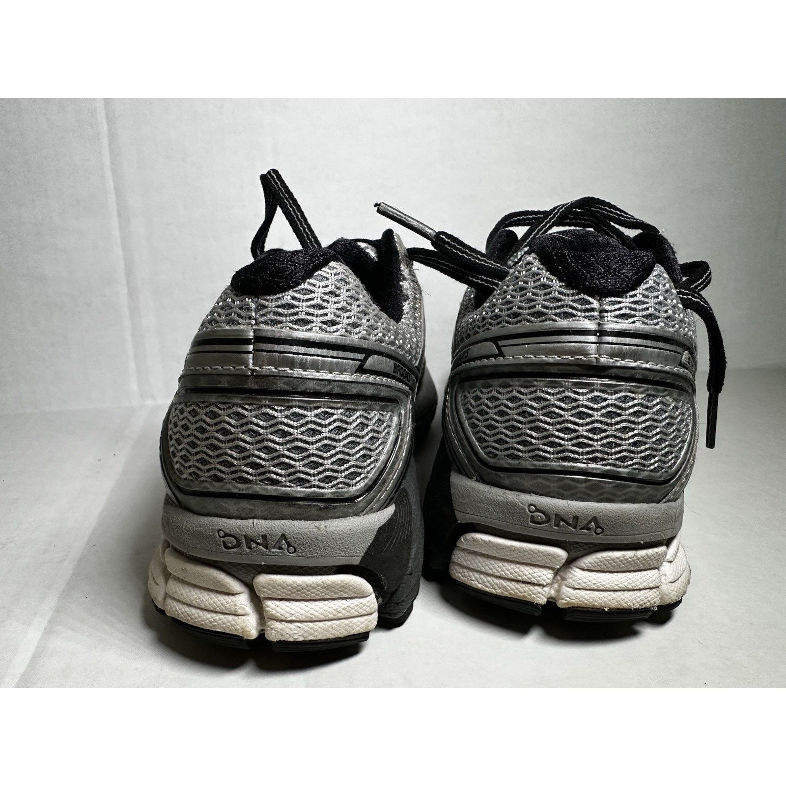 Brooks Brooks Adrenaline GTS 17 Running Shoes Sz 7-D Black/Silver Size US 7 / EU 40 - 10 Thumbnail