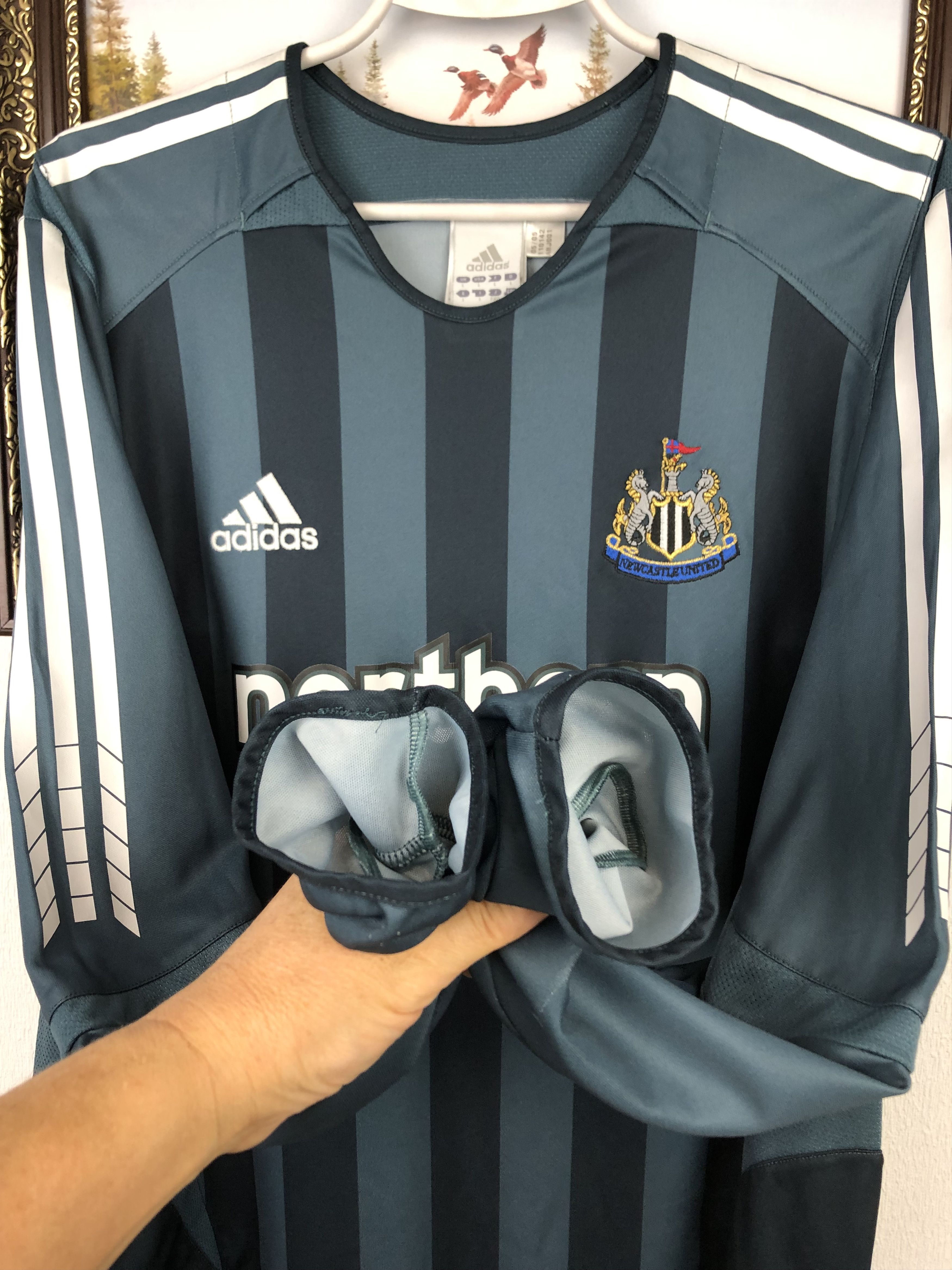 Adidas Newcastle football shirt 2005 Soccer Jersey Sleeve Adidas Size US L / EU 52-54 / 3 - 5 Thumbnail