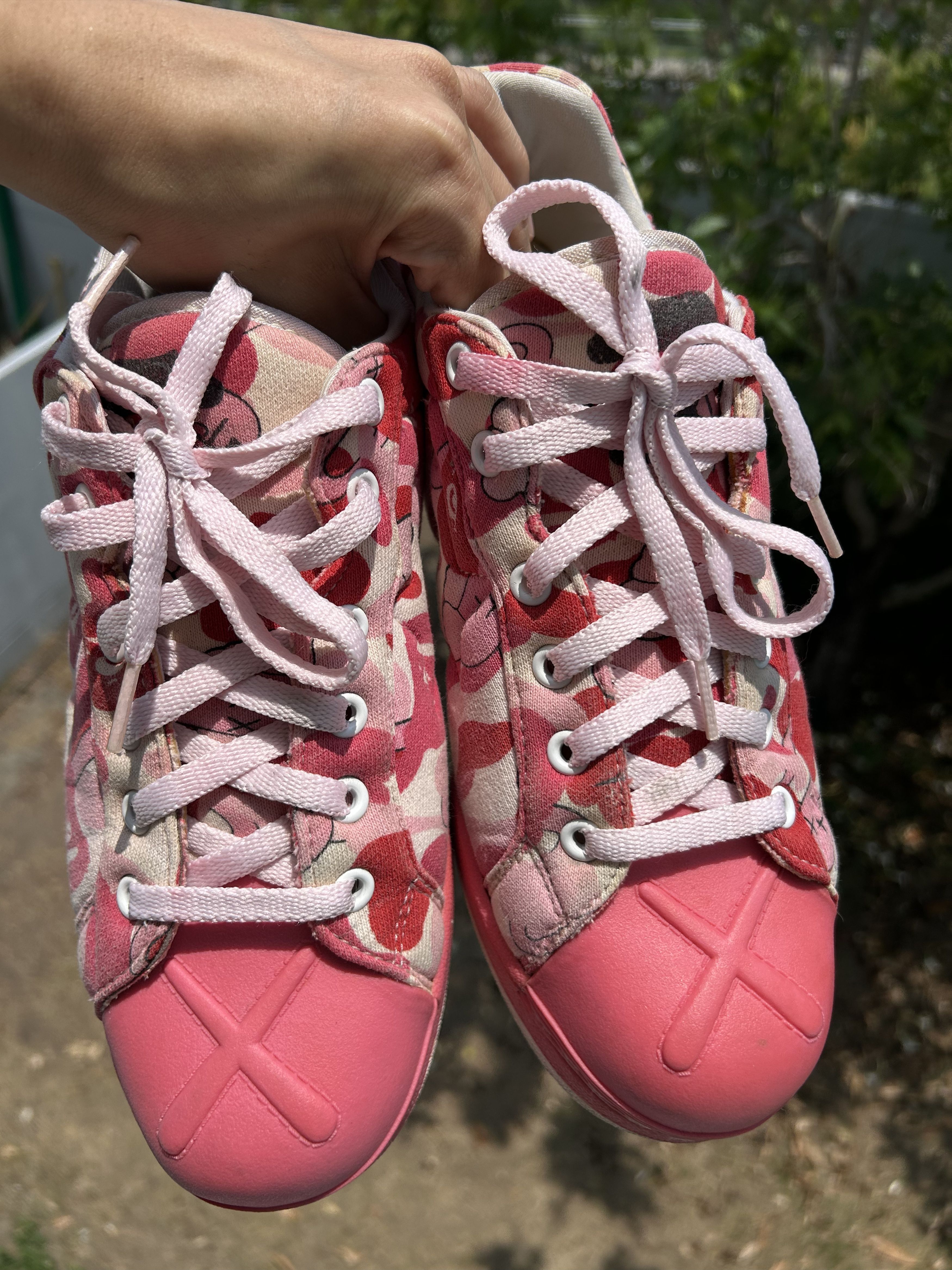 Bape × Kaws A Bathing Ape Skull Sta KAWS Pink Camo [11 US] Size US 11 / EU 44 - 4 Thumbnail