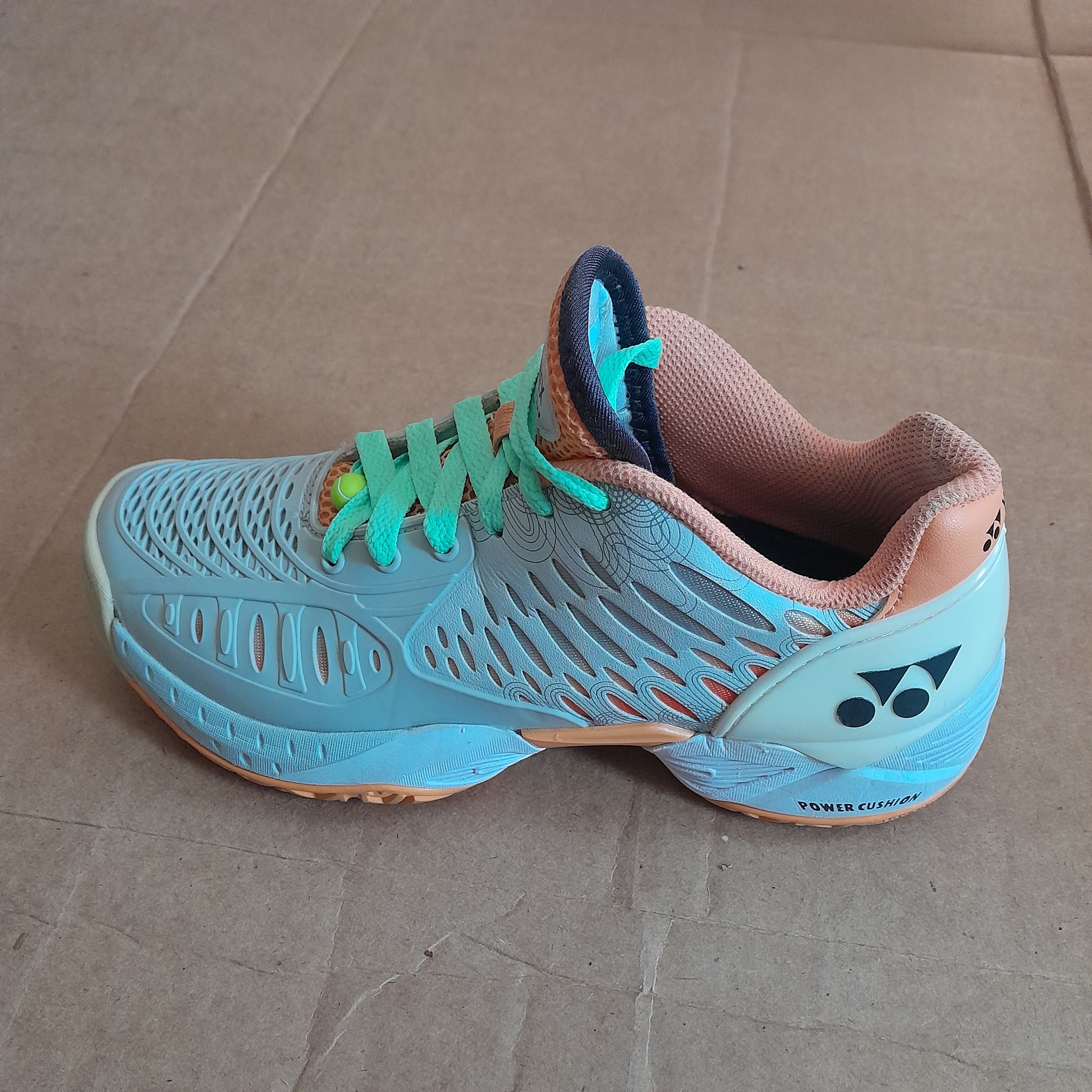Other Yonex Badminton shoes Power Cushion Eclipsion Mid Top Size US 5 / EU 37 - 3 Thumbnail