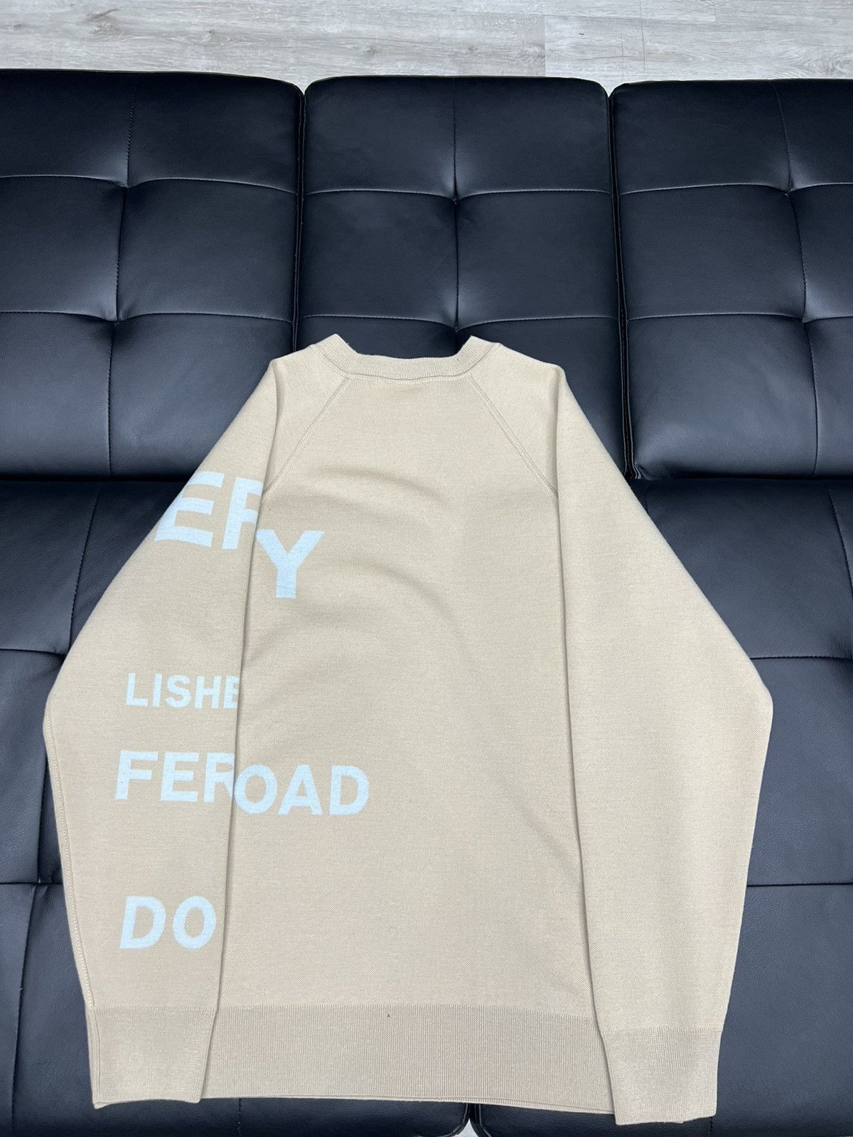 Burberry Burberry Beige Logo Print Wool Crewneck Sweater Size Medium Size US M / EU 48-50 / 2 - 2 Thumbnail