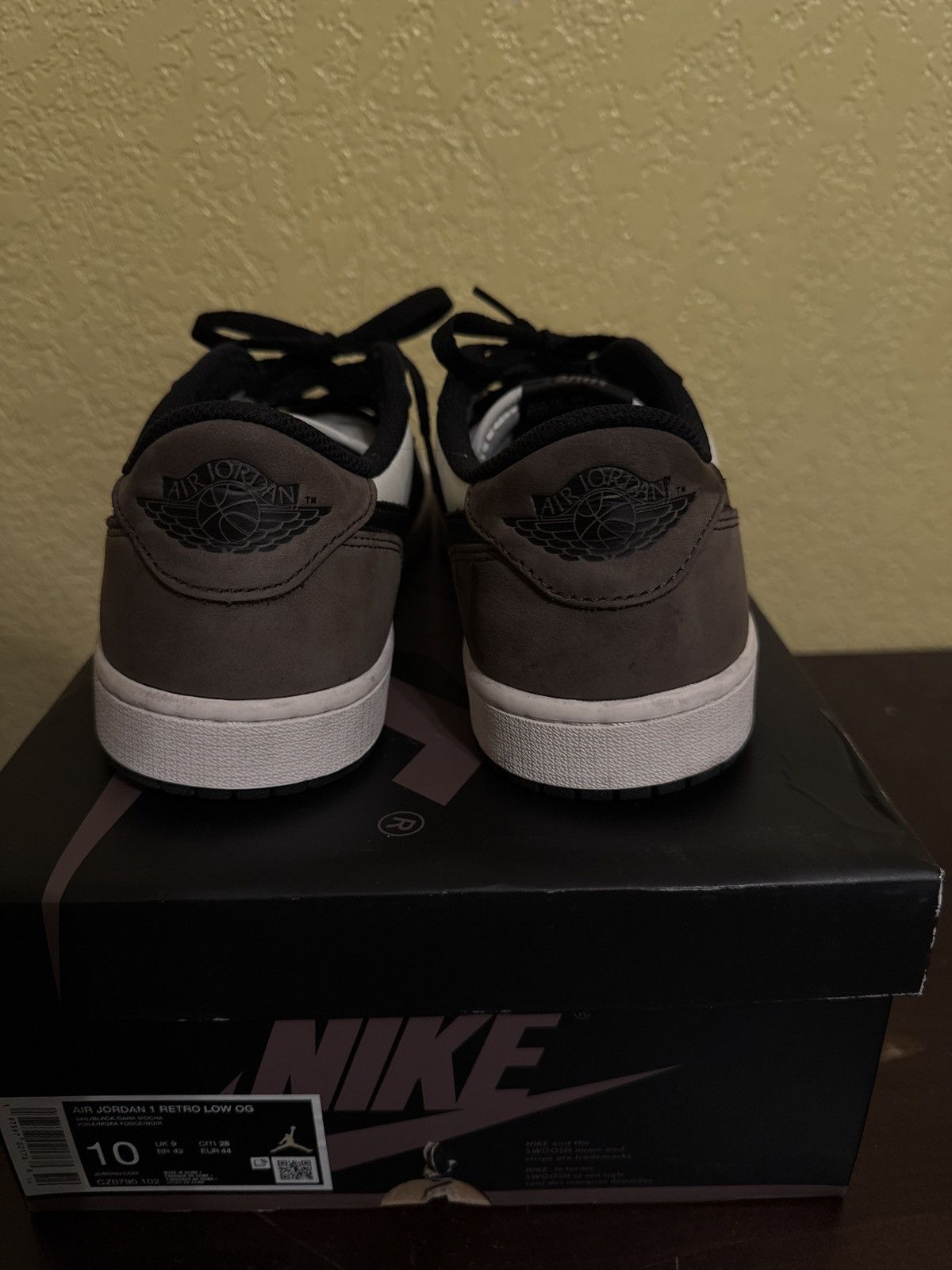 Nike Jordan 1 Retro Low OG Size US 10 / EU 43 - 3 Thumbnail