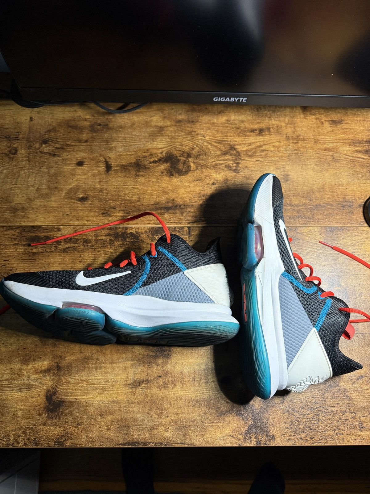 Nike Lebron Witness 4 Red Carpet Size US 9 / EU 42 - 5 Thumbnail
