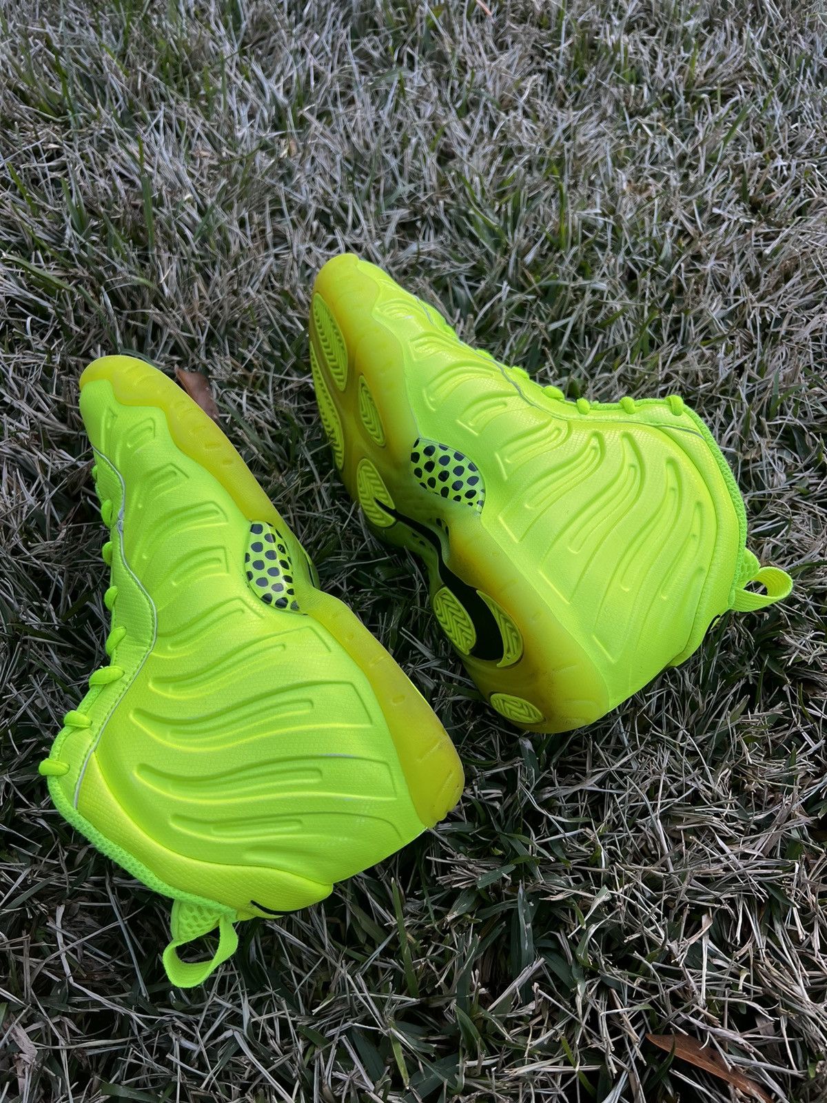 Nike CLEAN Nike Air Foamposite Volt 2021 size 5.5 Womens Shoes Size US 5.5 / IT 35.5 - 7 Thumbnail