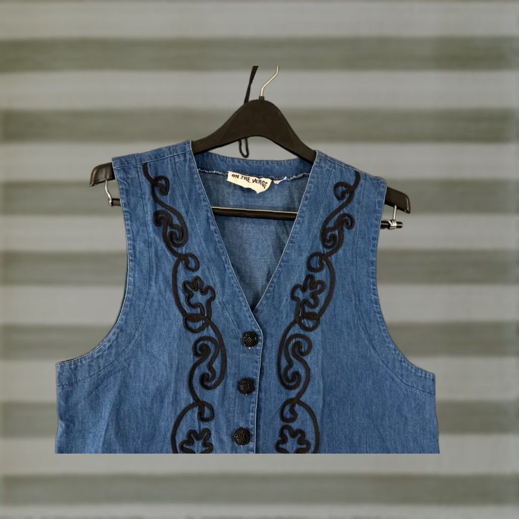 Denime VINTAGE On The Verge Vest Womens M Blue Denim Embroidered Boho Western USA Vest Womens M Blue Denim Embroidered Boho Western USA Vintage Size M / US 6-8 / IT 42-44 - 1 Thumbnail