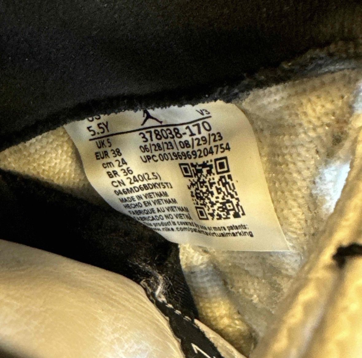 Nike Jordan 11 Gratitude GS Size US 5.5 / EU 38 - 6 Thumbnail