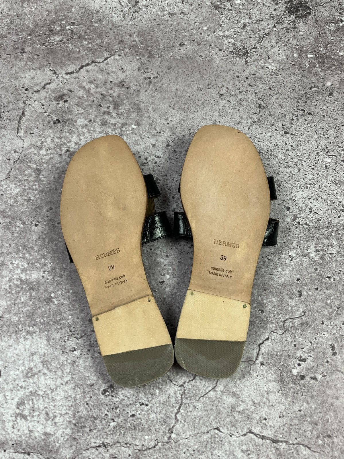 Hermes Hermès Oran 39 Black Croc Embossed Leather H Slide Flats 🇮🇹 Size US 9 / IT 39 - 8 Thumbnail