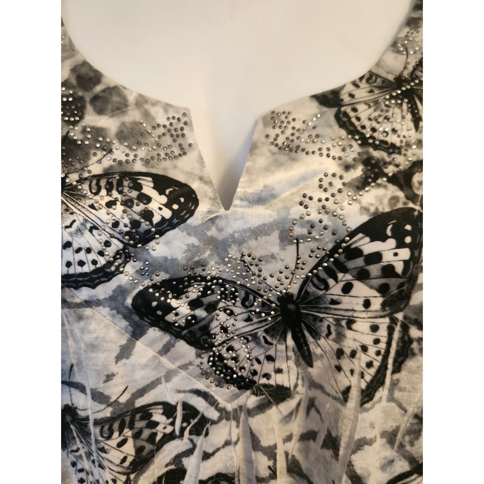 Vintage Apt 9 Woman Gray Studded Leopard Butterfly Flutter Sleeve Top 1X Size XL / US 12-14 / IT 48-50 - 2 Thumbnail