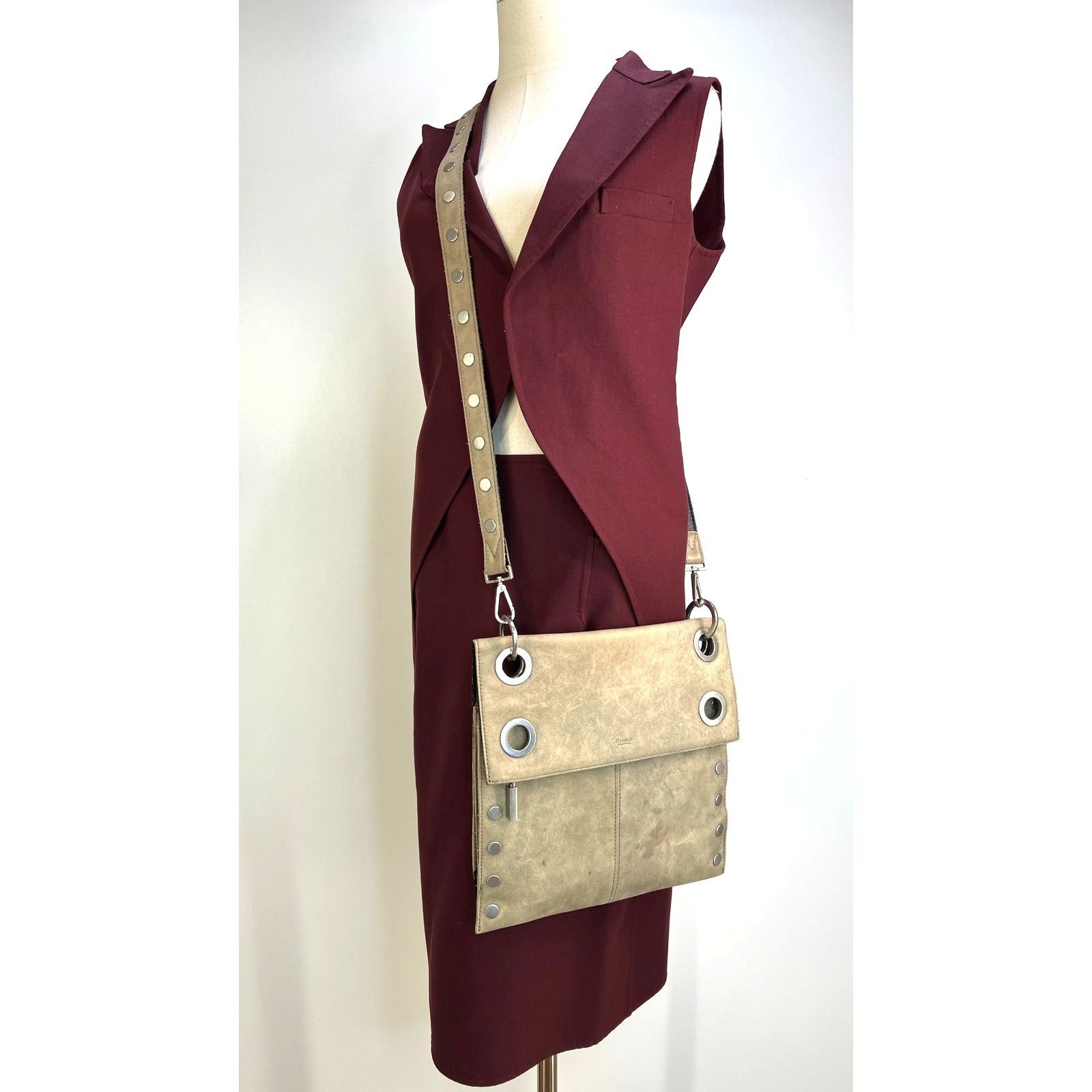 HAMMITT Montana Large Reversible Leather Crossbody Bag Black Gold Size ONE SIZE - 2 Thumbnail