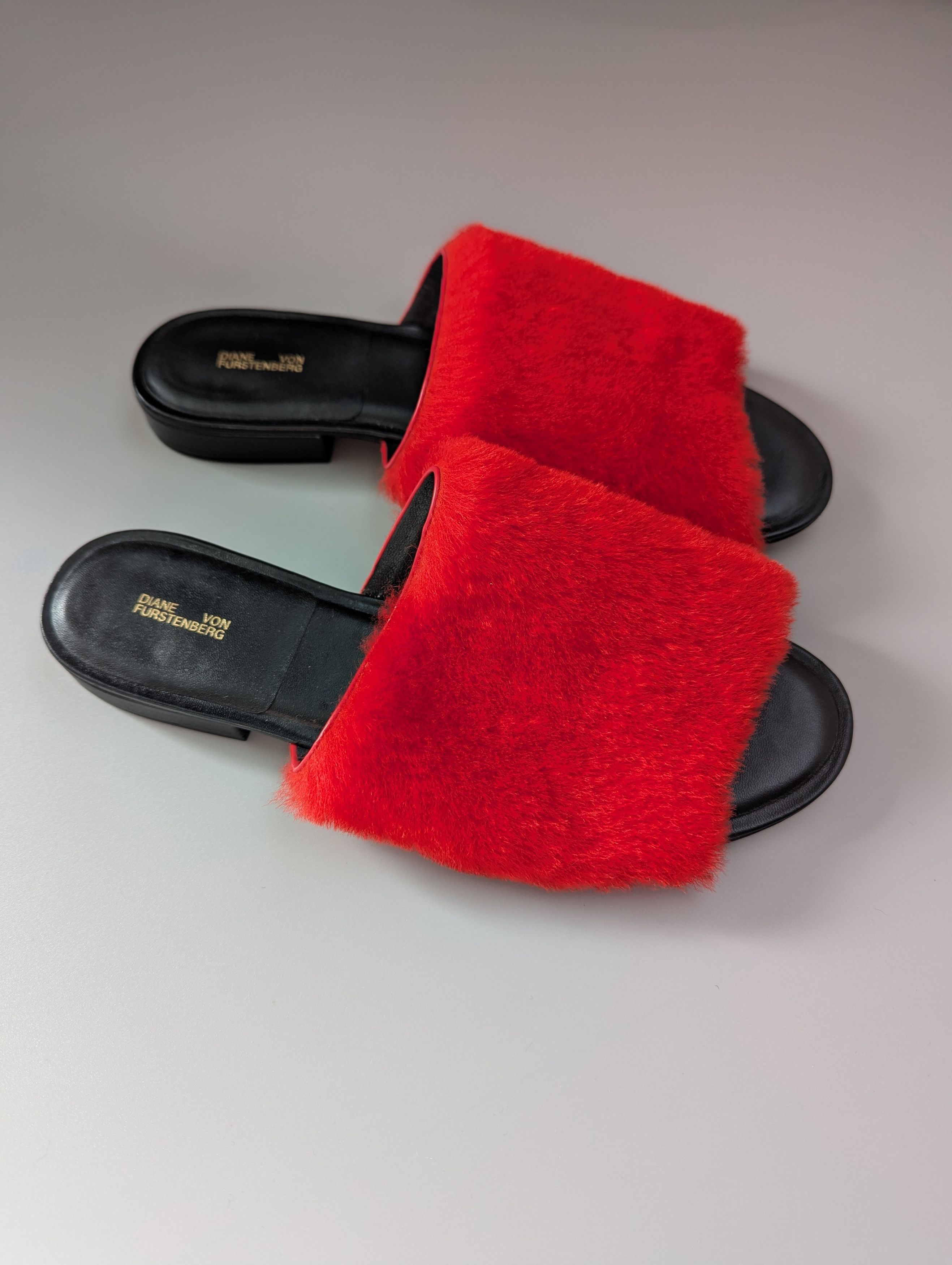 Diane von Furstenberg × Japanese Brand Diane Von Furstenberg Santi shearling slides - red Size US 8 / IT 38 - 1 Thumbnail