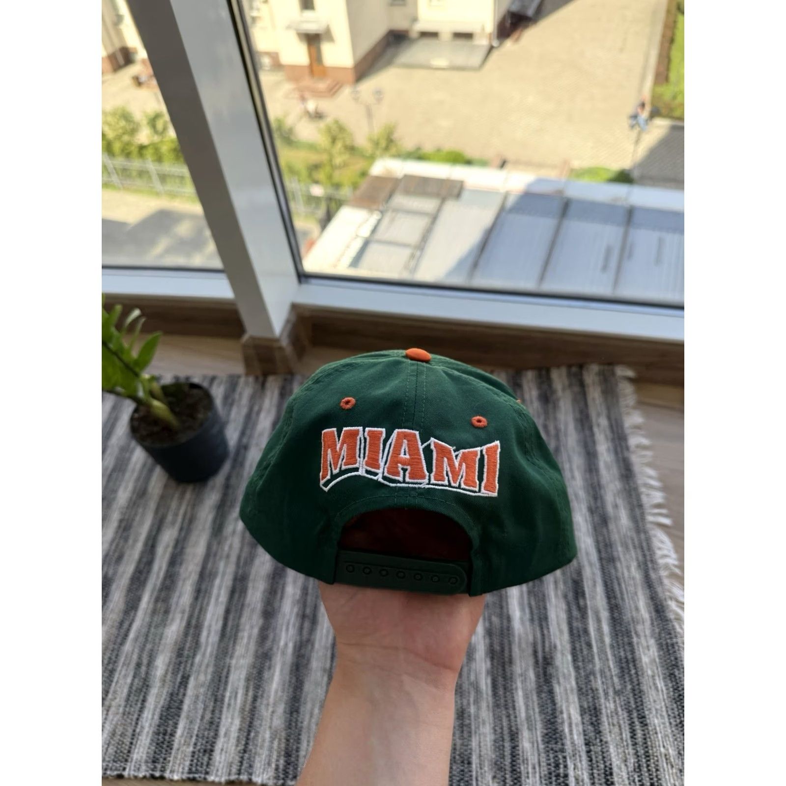 NFL VINTAGE NFL Miami Hurricanes Baseball Cap Hat One Size Green Men Cap Miami Hurricans 90s College United States Cap Size ONE SIZE - 6 Thumbnail