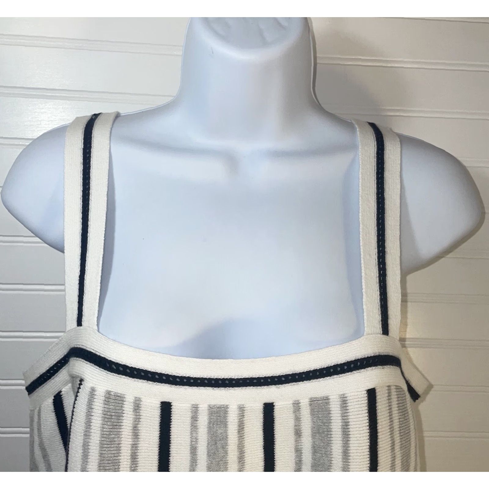 Banana Republic Banana Republic Top Tank Women Small Gray Navy Blue White Stripes Casual Knit Spaghetti Straps Sleeveless multicolor Regular Fit RN54023 Size S / US 4 / IT 40 - 7 Thumbnail