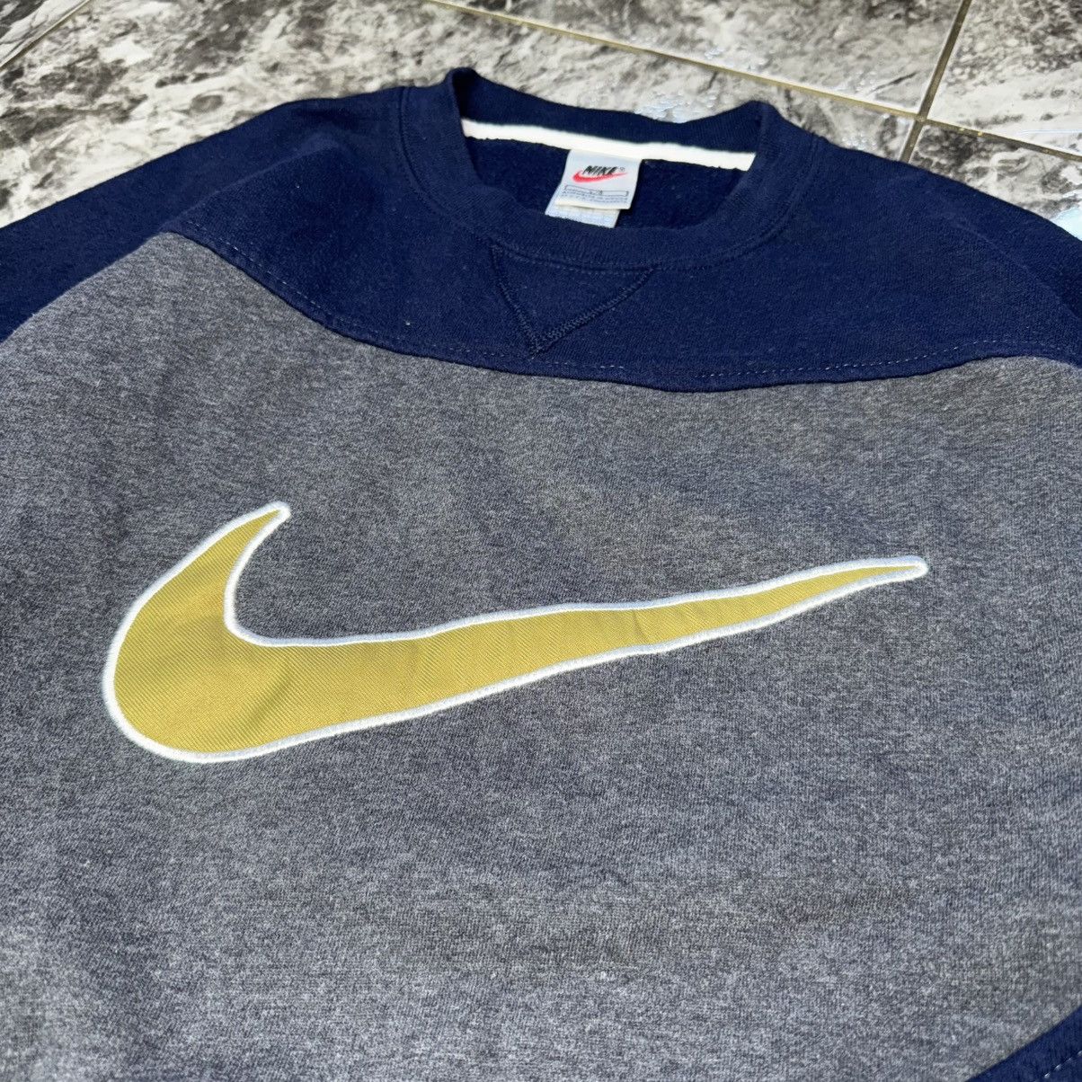 Nike Vintage Nike Embroidered Sweatshirt Blue Grey Size US L / EU 52-54 / 3 - 6 Thumbnail