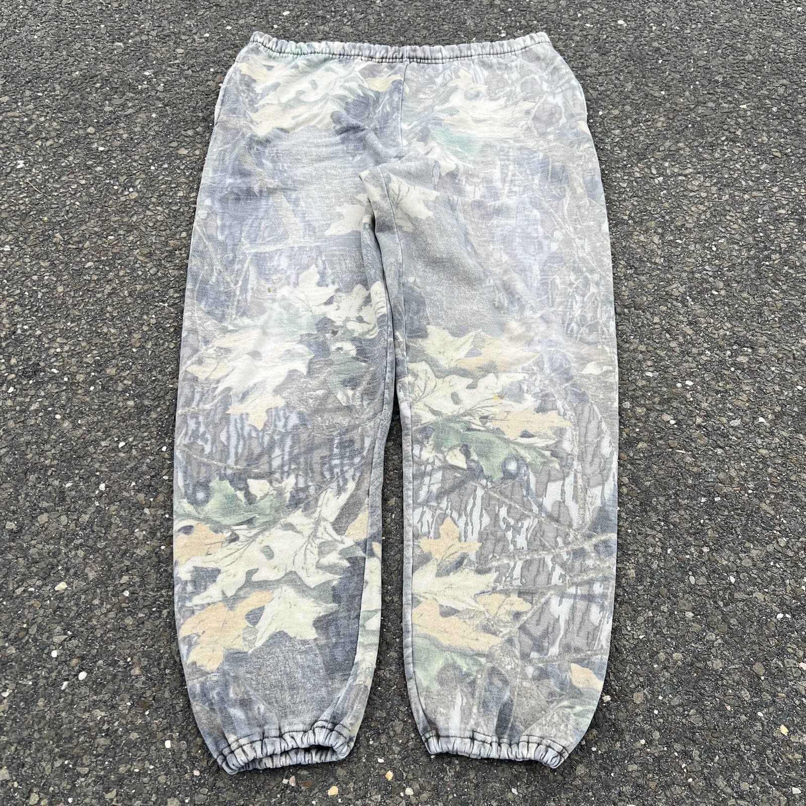 image of Realtree Camo Faded Jerzees Cotton Y2K Sweatpants in Green, Men's (Size 36)