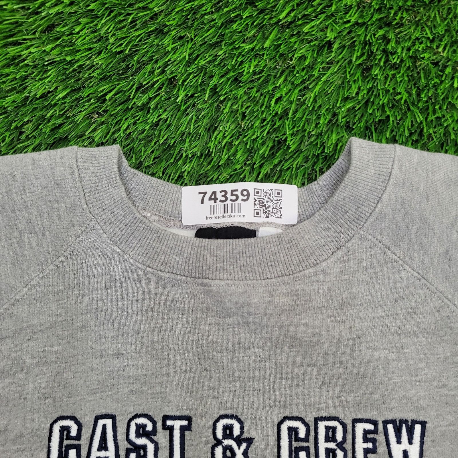 Vintage Vintage Warner-Bros Cropped Sweatshirt Large 24x24 Gray Crew Size US L / EU 52-54 / 3 - 11 Thumbnail