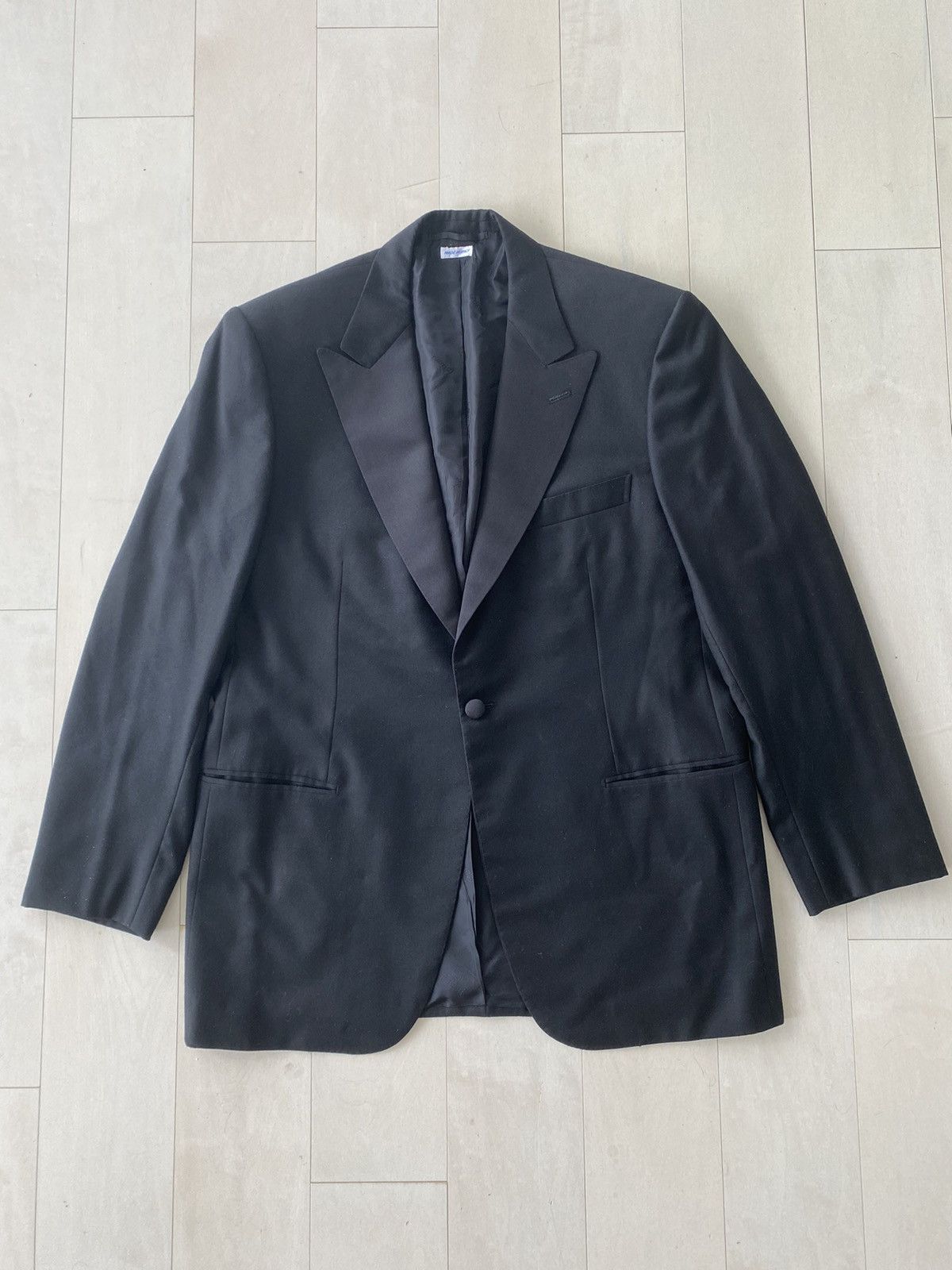 Brioni Men’s Brioni Italian luxury black blazer men’s sz 42R. Size 42R - 1 Thumbnail