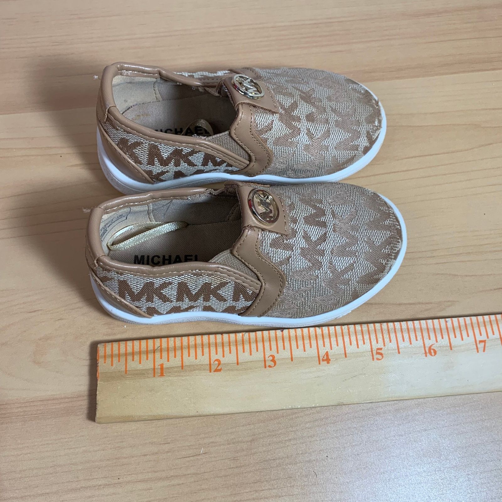 Michael Kors Kids' Michael Kors Tan/White Shoes with Logo Print Size 5US Size US 5 / EU 37 - 11 Thumbnail