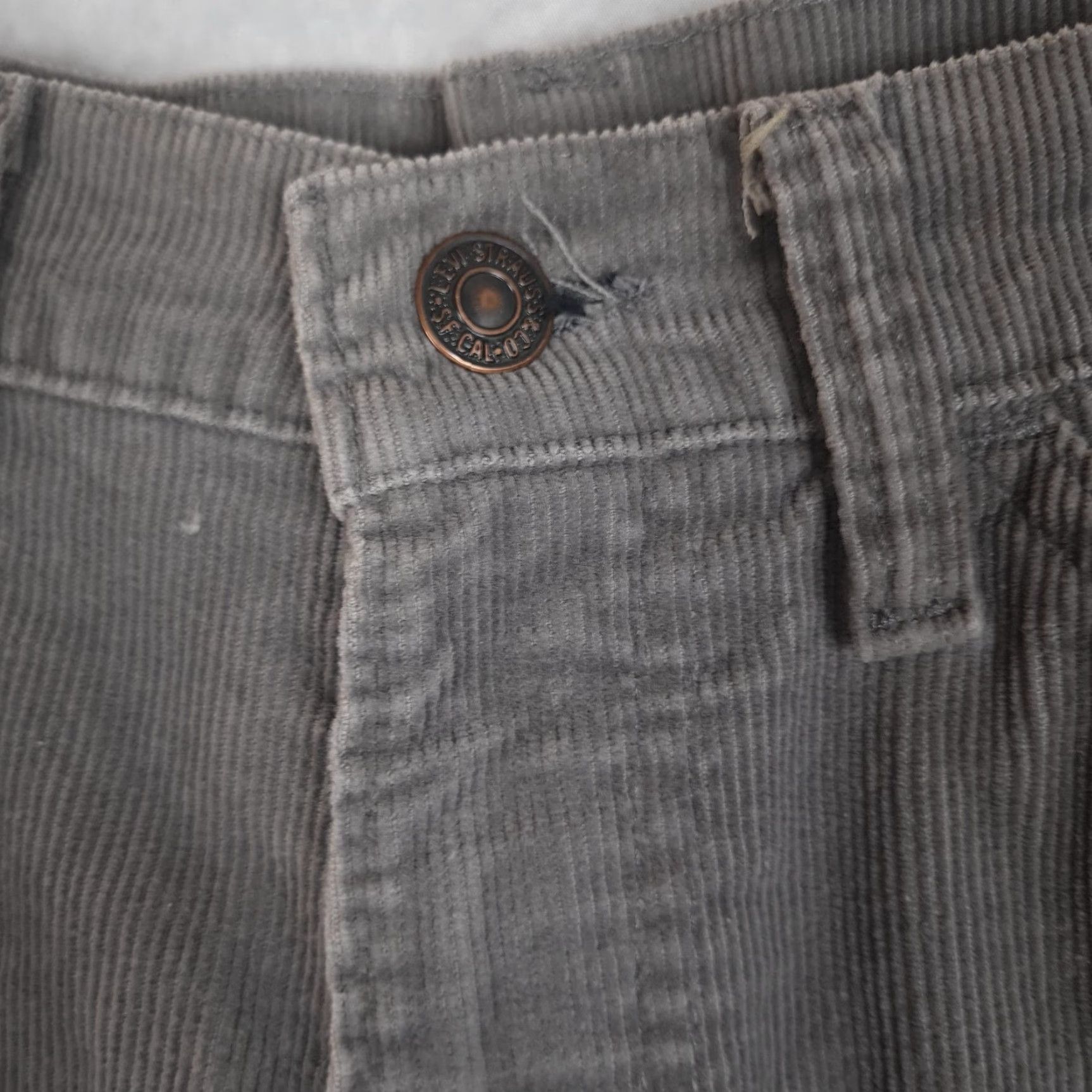 Levi's VINTAGE Levi's 519 Corduroy Chino Pants Mens 33x28 Gray Straight Leg Casual 80s Size US 33 - 4 Thumbnail