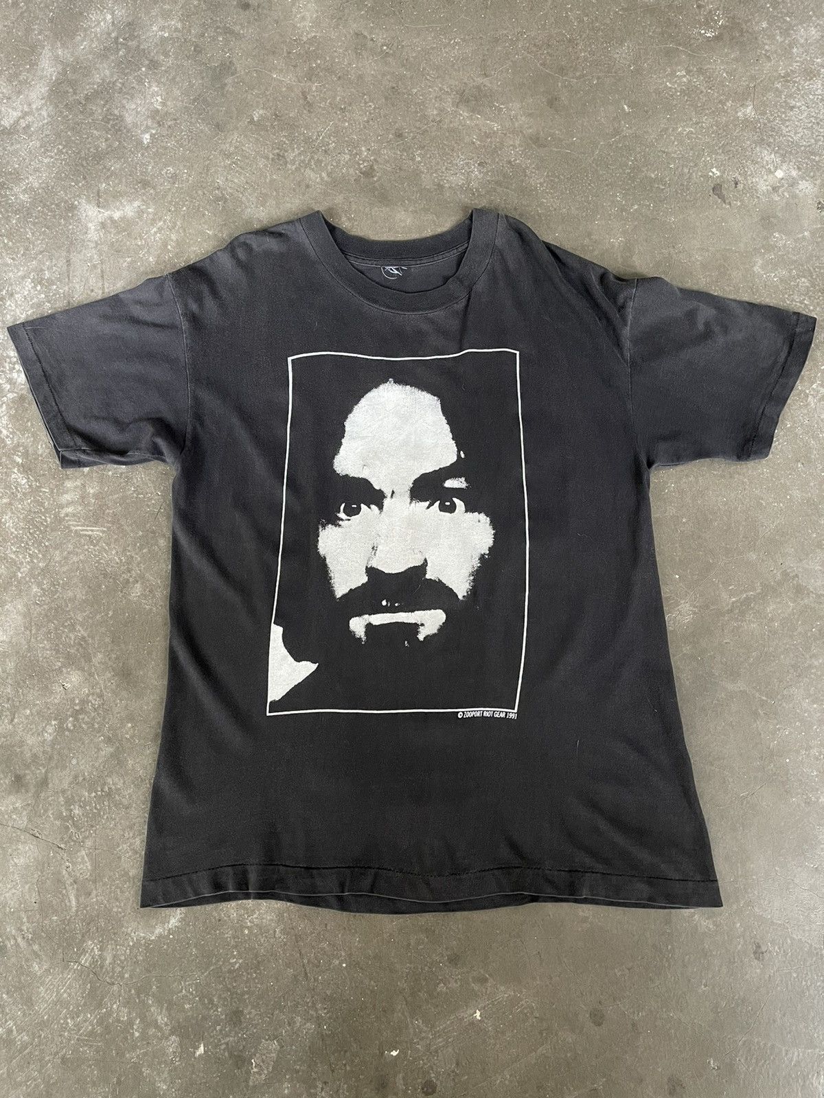 Vintage 1991 Vintage Charles Manson Charlie Don’t Surf Zooport Riot Size US L / EU 52-54 / 3 - 1 Thumbnail