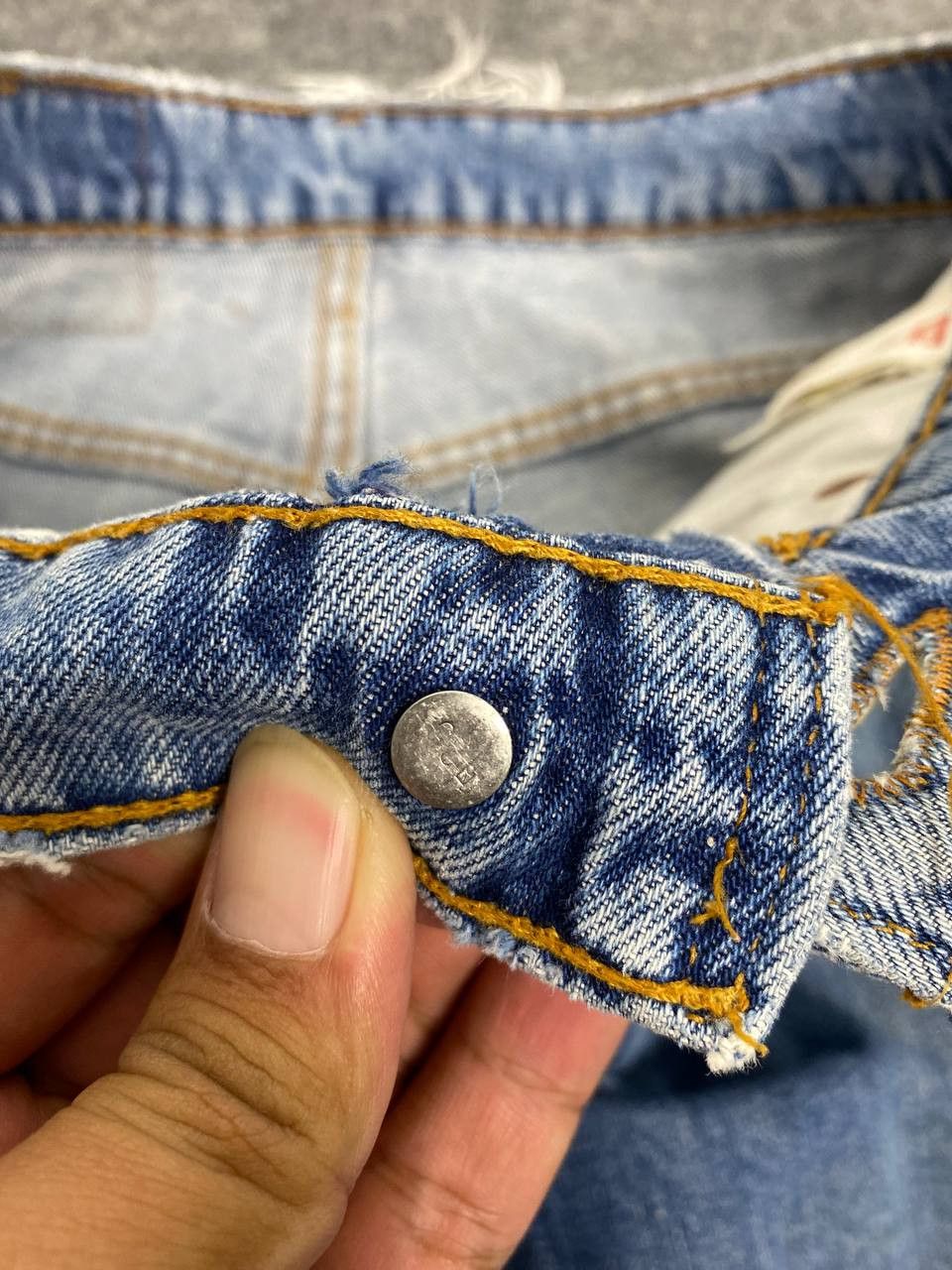 Levi's vintage levis 519 made in usa distressed denim Size US 31 - 13 Thumbnail