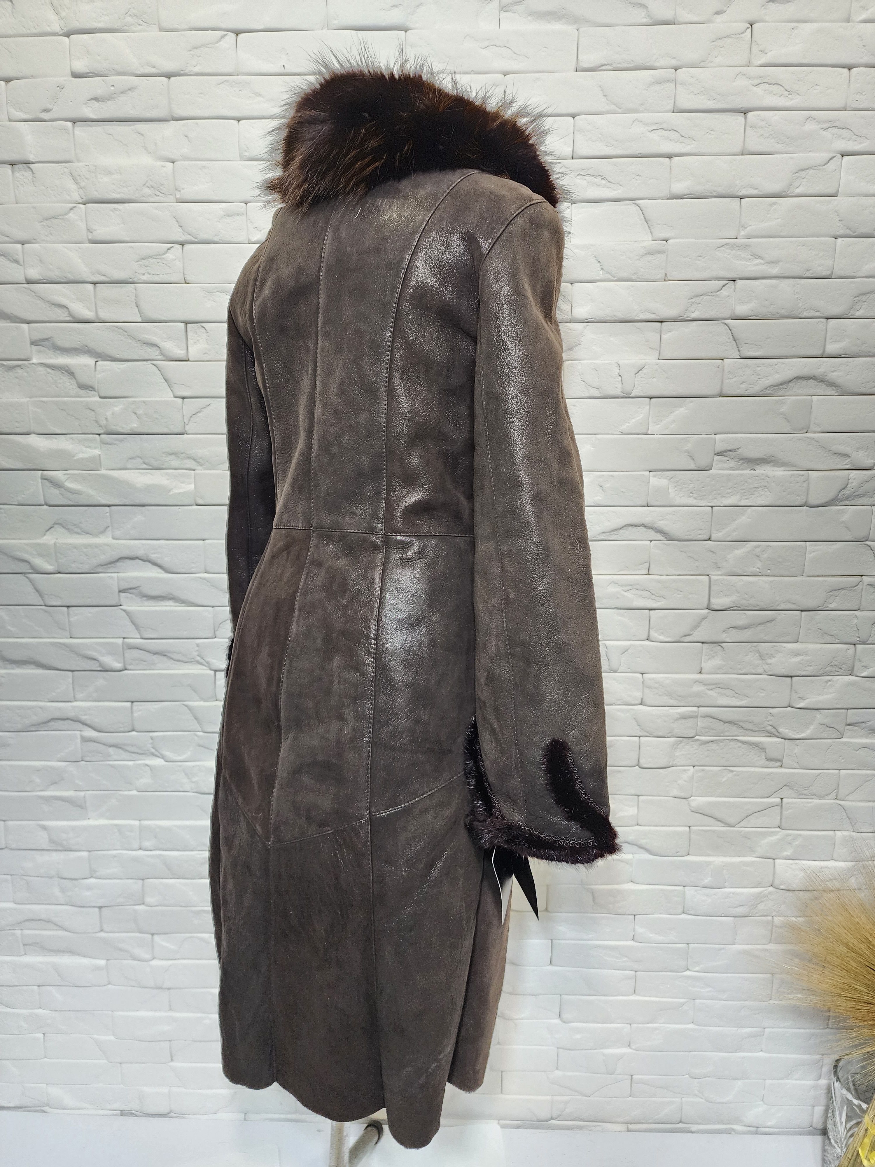 Uniqlo Women's Brown Sheepskin Coat: Genuine Fur Collar Size M / US 6-8 / IT 42-44 - 4 Thumbnail