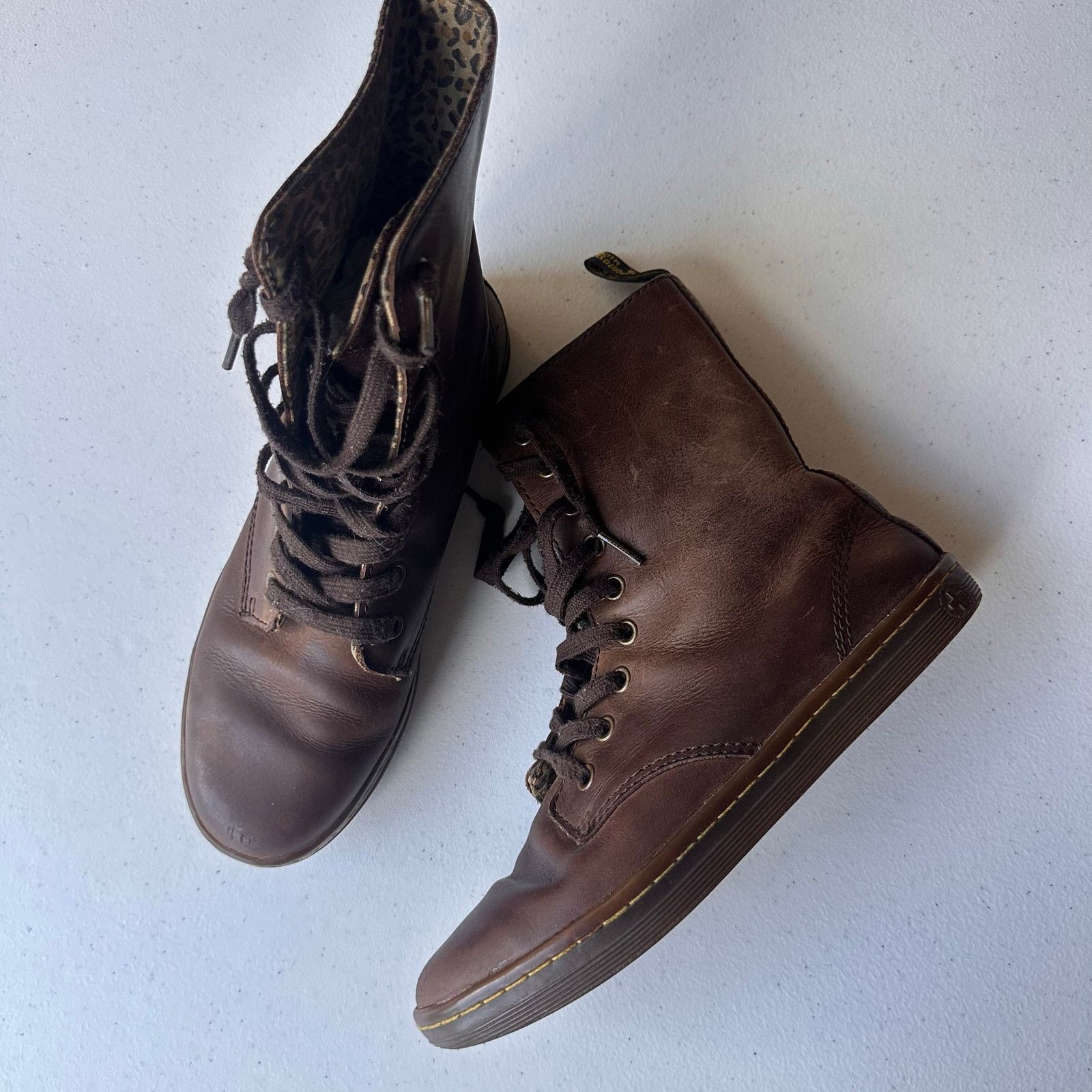 Dr. Martens Dr. Martens Women's Stratford 9 Eye Fold Down Boot Size US 7 / IT 37 - 3 Thumbnail