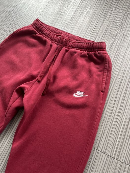 Nike: Red Embroidered Sweatpants