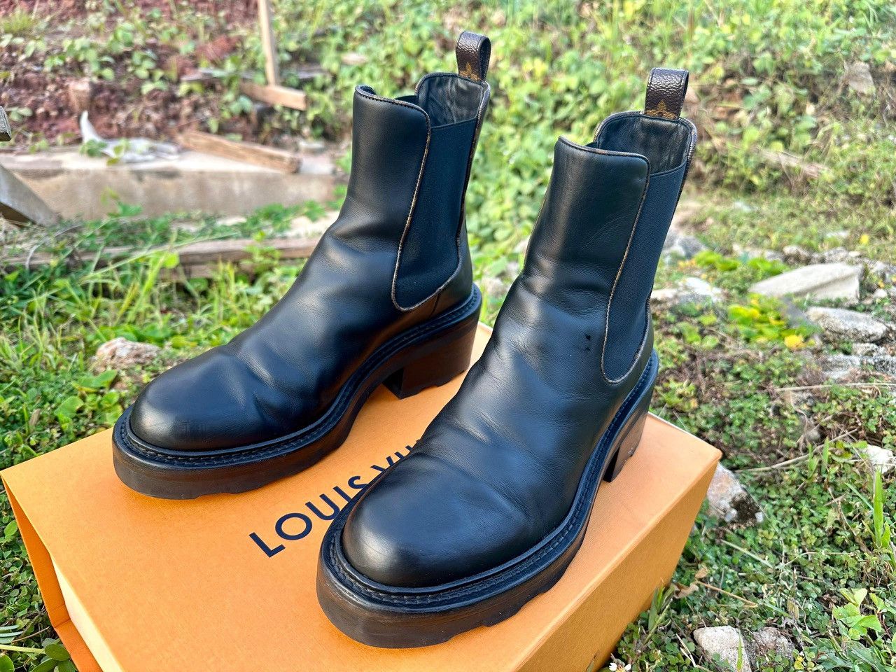 Louis Vuitton Authentic Louis Vuitton Beauborg Ankle Boots Size 39 Size US 6.5 / EU 39-40 - 1 Thumbnail