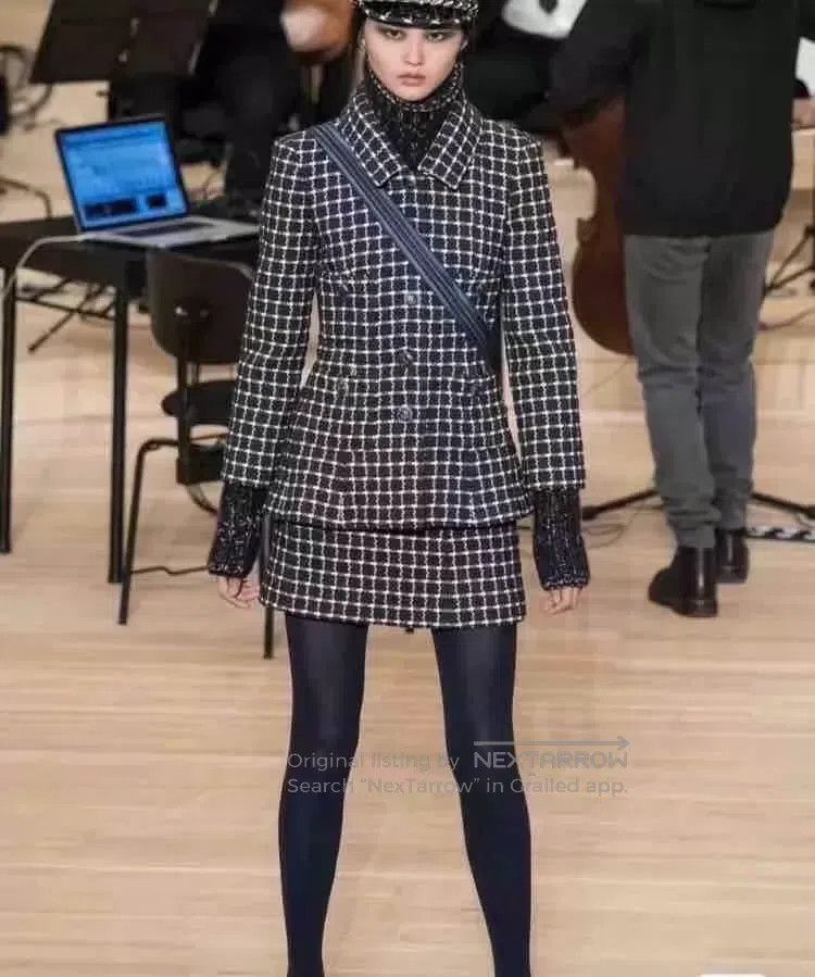 Chanel Chanel 18 Hamburger dark blue plaid anchor buckle jacket Size XS / US 0-2 / IT 36-38 - 5 Thumbnail
