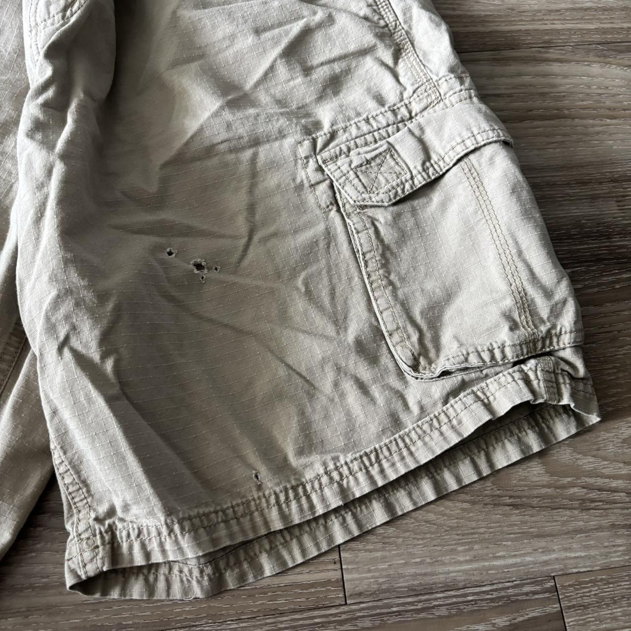 Vintage Crazy Vintage Y2K/2000s Cream Skater Workwear Cargo Shorts! Size 38 Size US 38 / EU 54 - 4 Thumbnail