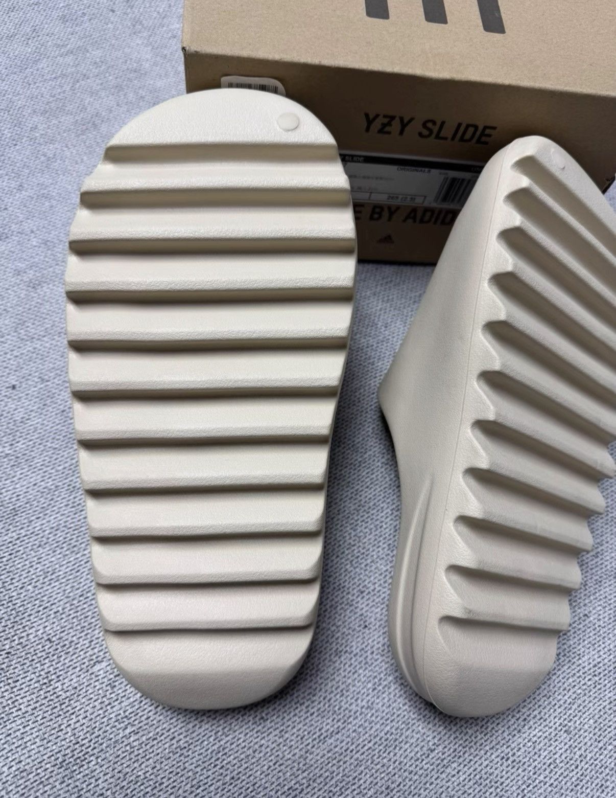 Adidas Adidas Yeezy Slide Bone FZ5897 K37 Size US 9 / EU 42 - 3 Thumbnail