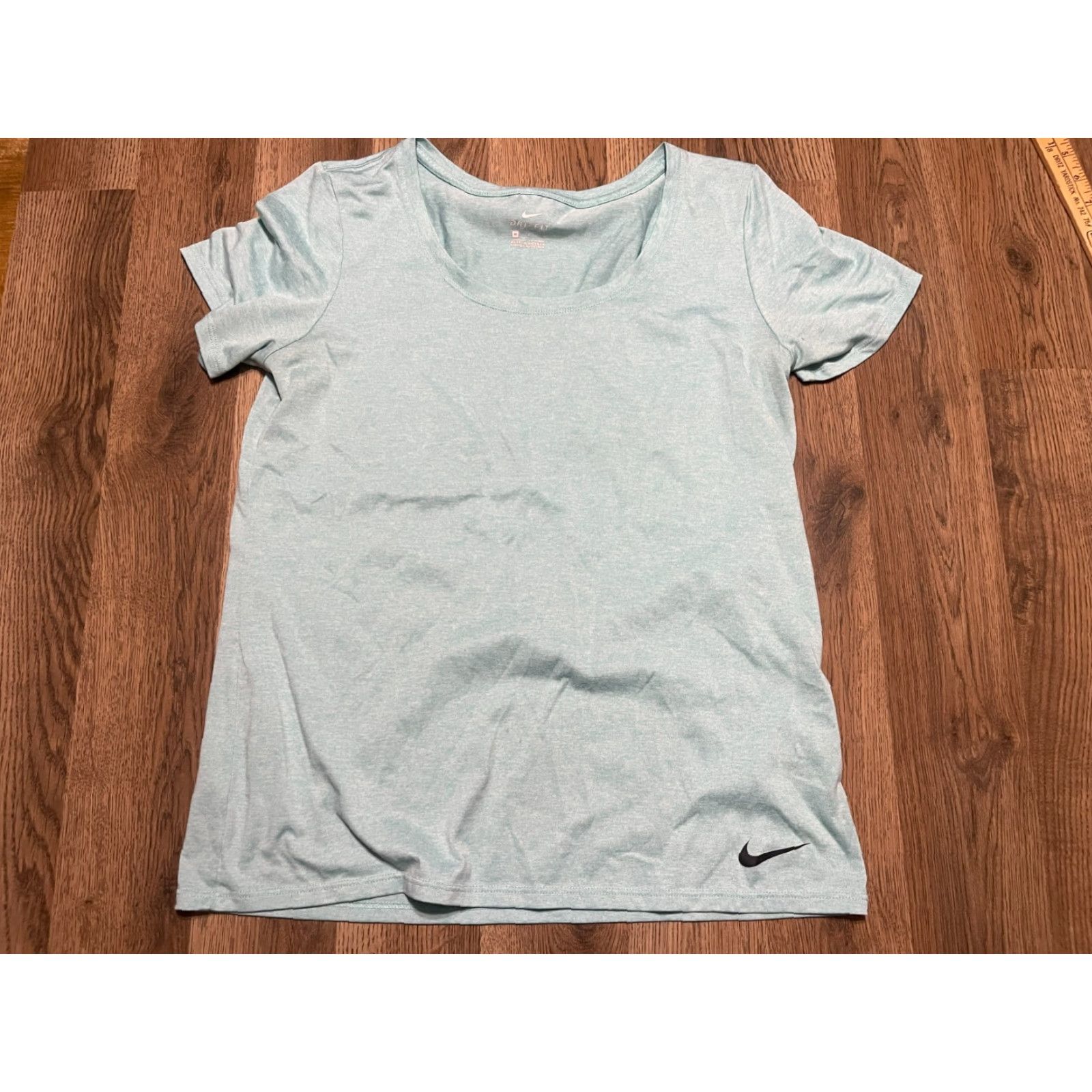 Nike Nike Shirt Women’s Size Medium Green Dri Fit Short Sleeve Casual Regular T-Shirt Modern Basic Fall Spring Summer 2020s Size M / US 6-8 / IT 42-44 - 2 Thumbnail