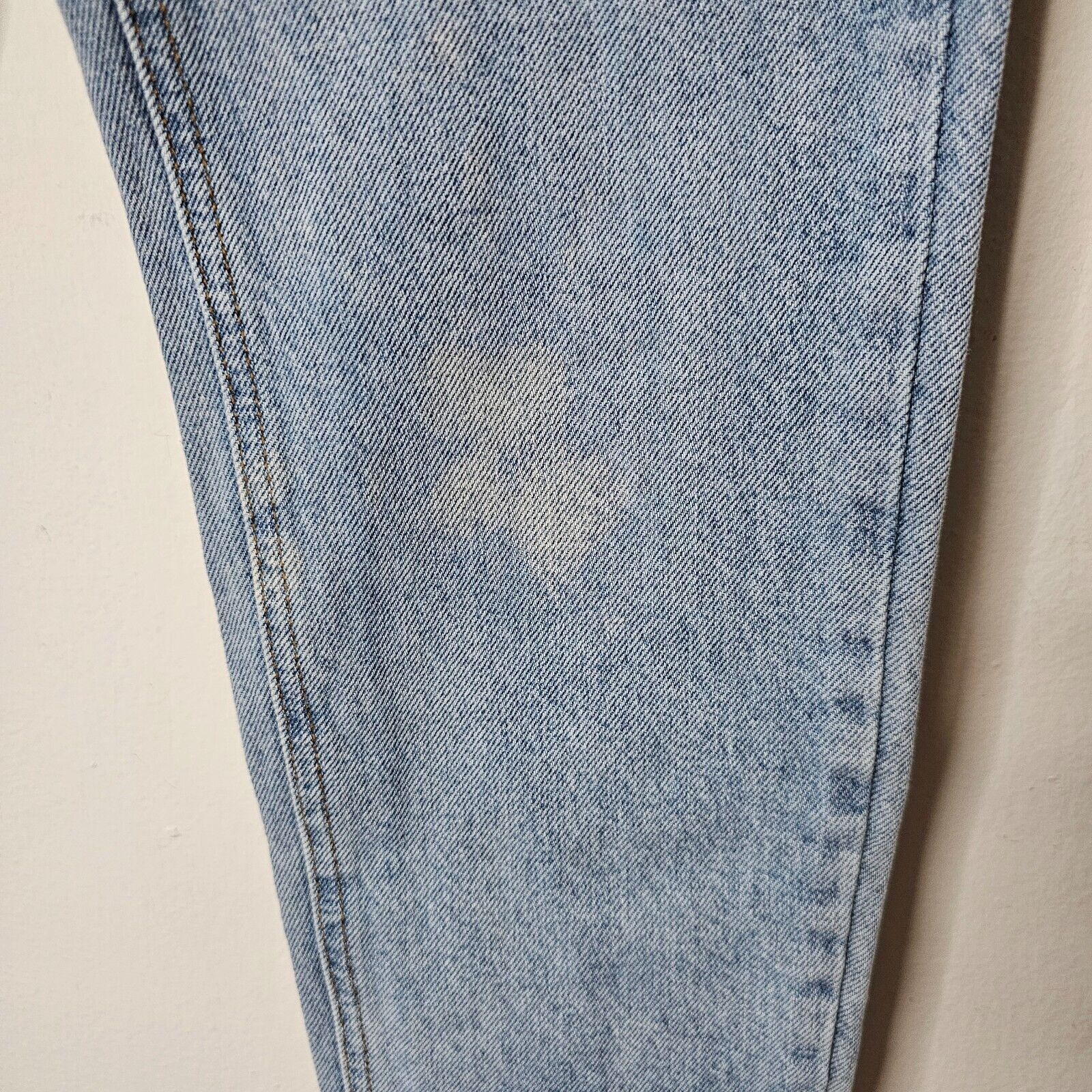 Brandy Melville Brandy Melville Light Wash Slightly Distressed Mom Jeans S Size 24" / US 00 / IT 34 - 3 Thumbnail