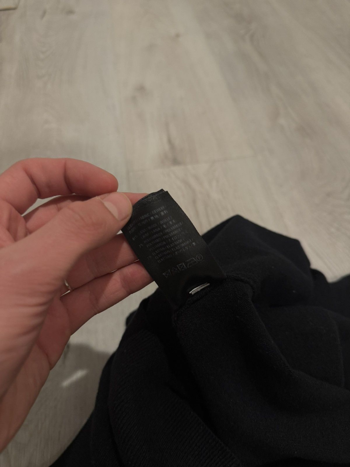 Balenciaga s/s 2020 wool bb scrunched shoulder sweater!! Size US S / EU 44-46 / 1 - 9 Thumbnail