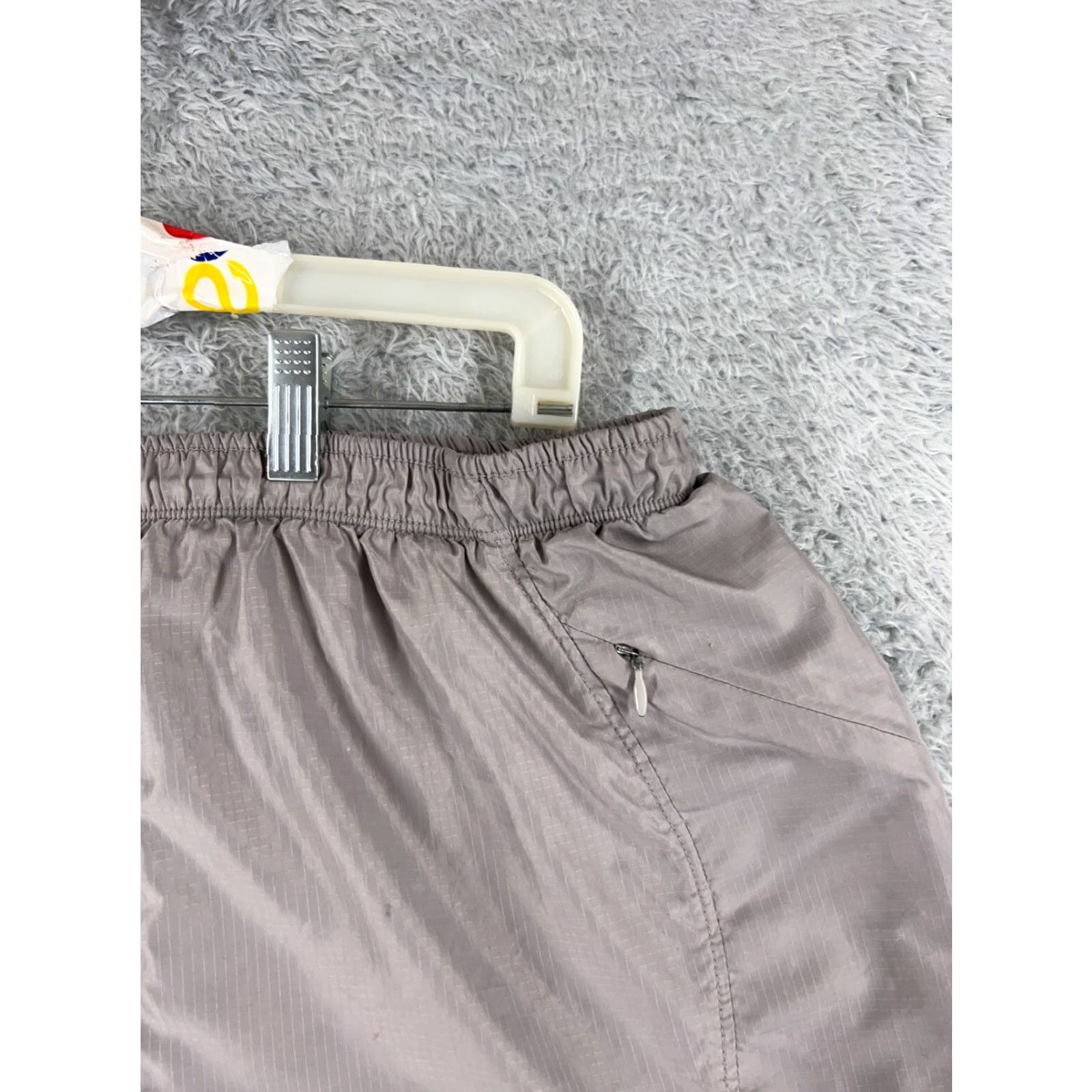 The North Face The North Face Shorts Womens Medium Gray Elastic Waist Lined Polyester Running Size 32" / US 10 / IT 46 - 5 Thumbnail