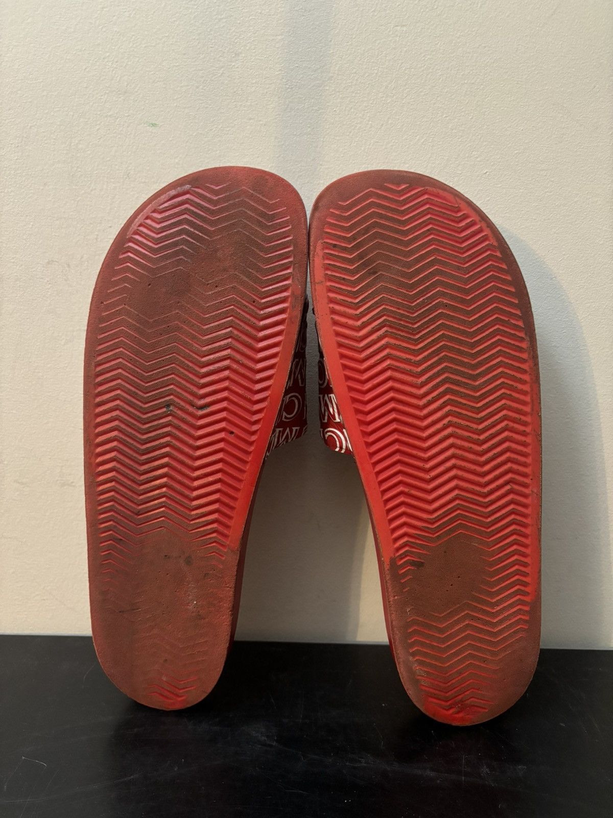MCM MCM Repeating Logo Rubber Slides Red Size US 12 / EU 45 - 6 Thumbnail