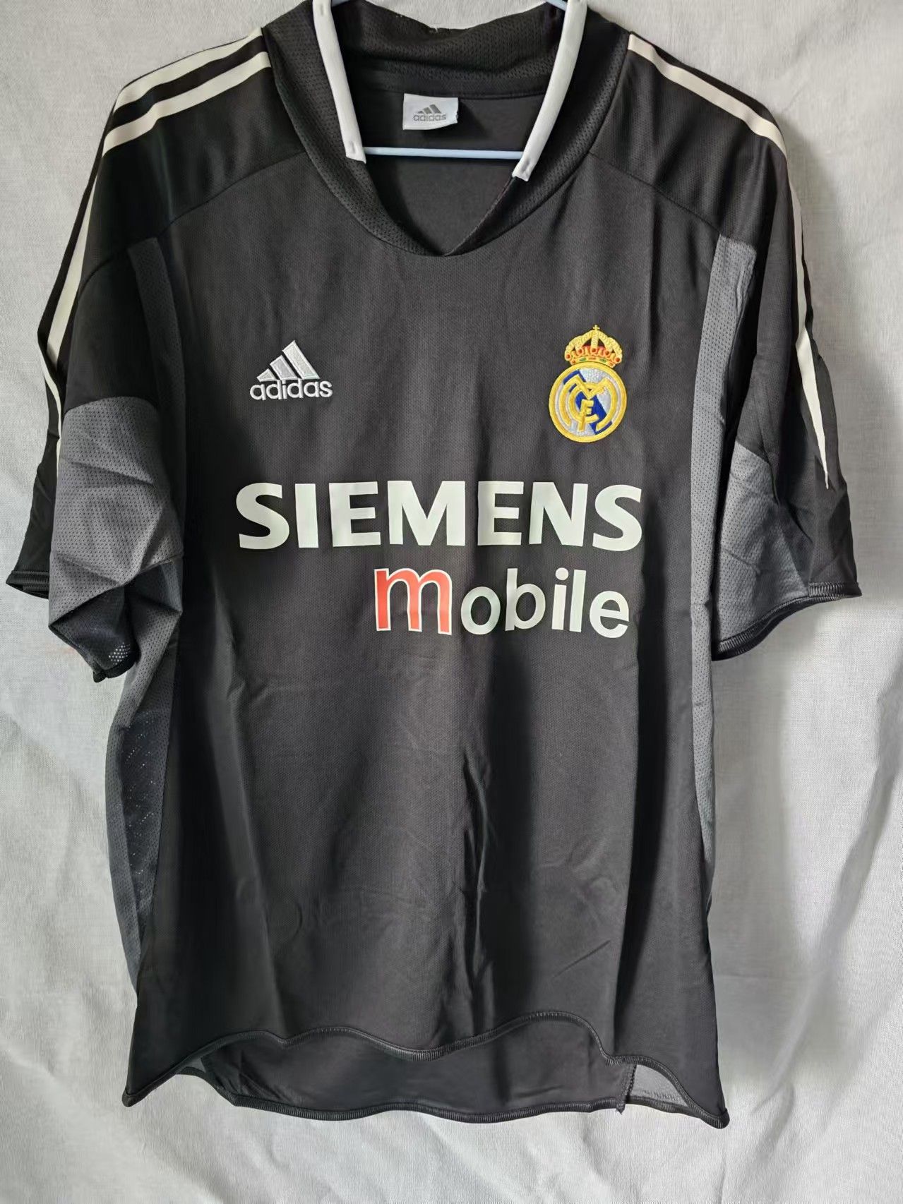 Other 2004 05 Real Madrid 9 Ronaldo Jersey R9 Jersey Size US M / EU 48-50 / 2 - 2 Thumbnail
