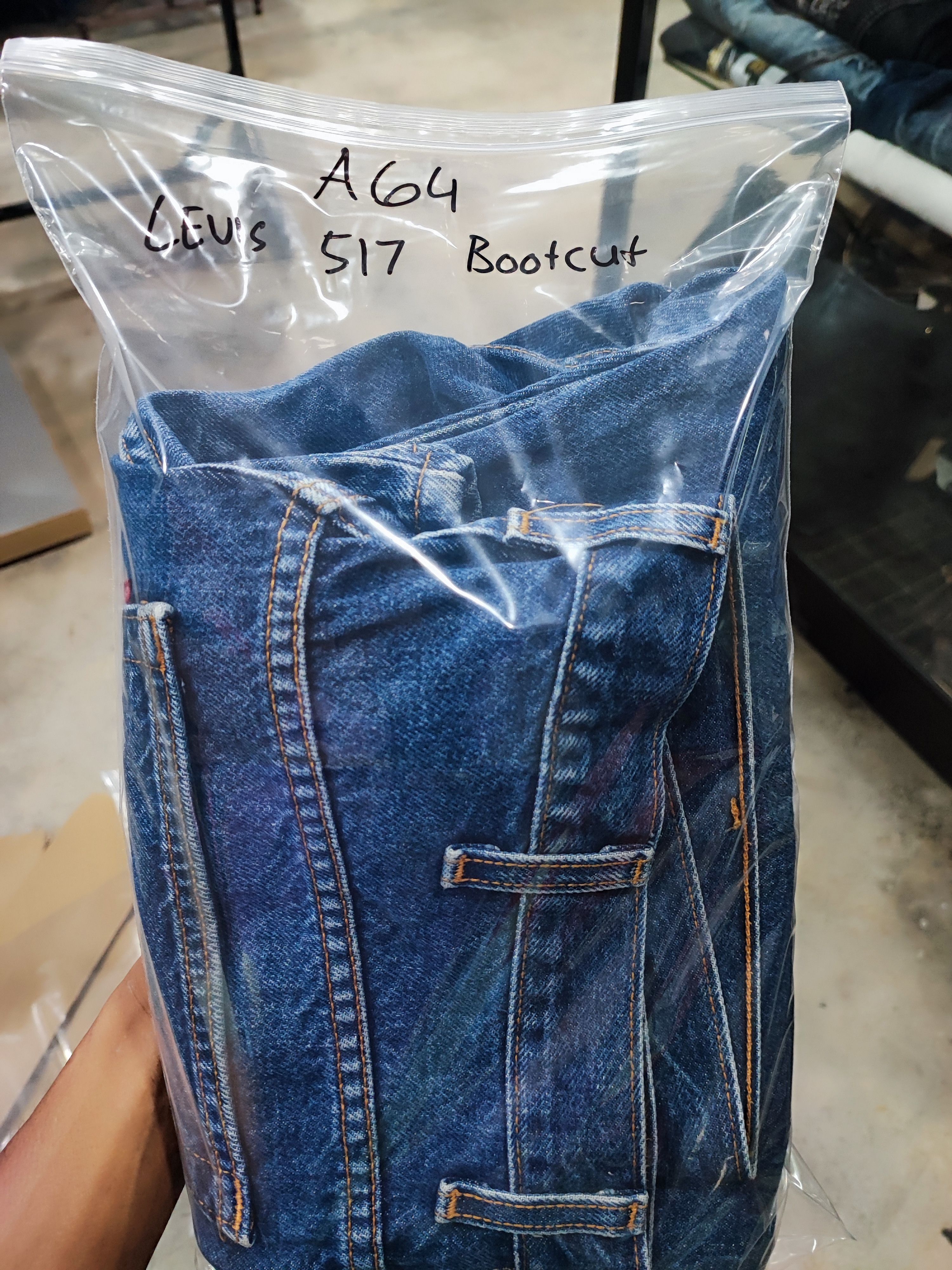 Levi's Vintage Levi's 517 Bootcut Baggy Faded Blue Flare W35X30 Size US 35 - 15 Thumbnail
