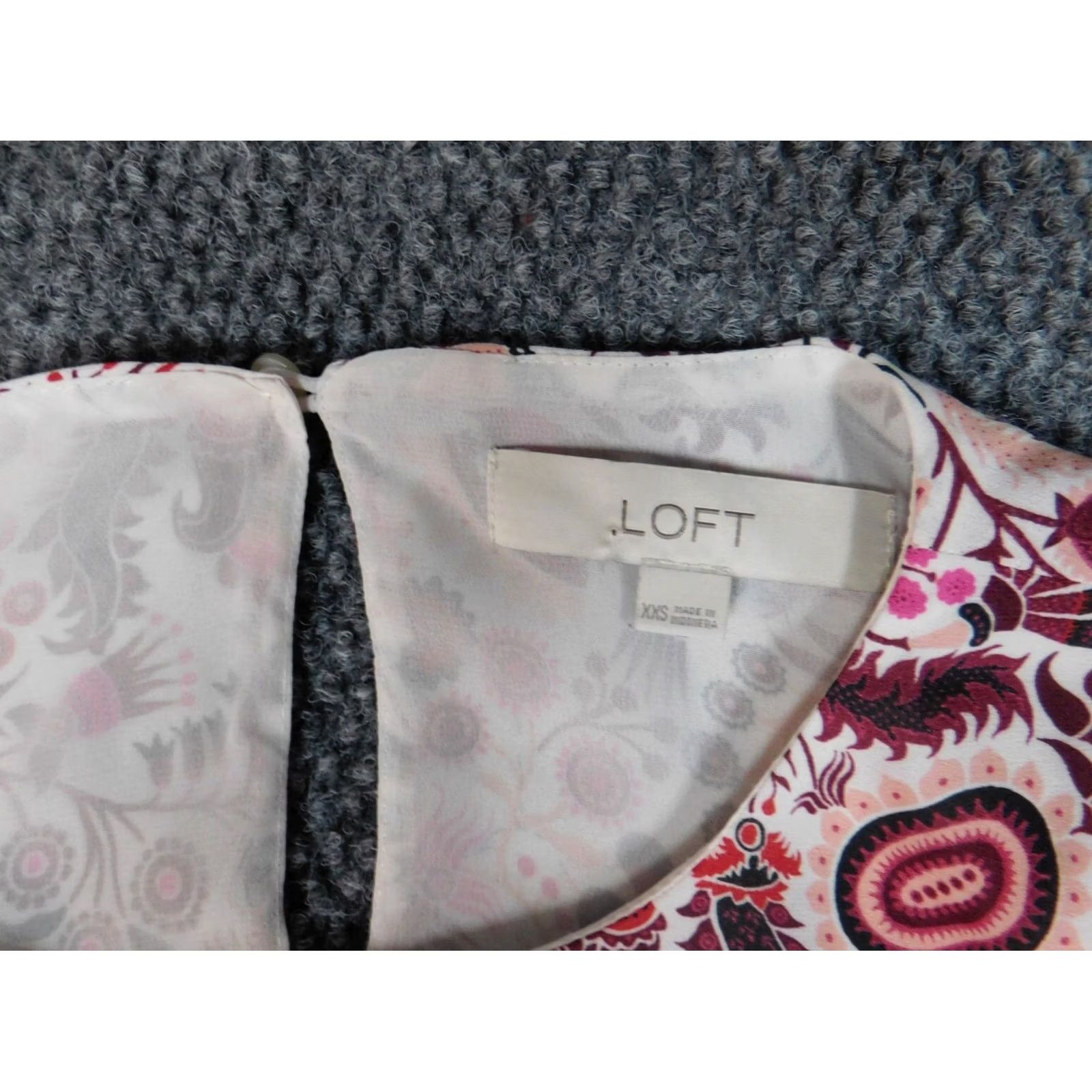 Ann Taylor Loft Ann Taylor Loft Blouse Women's 2XS Red Floral Bell Sleeve Crew Neck Pullover Size XXS / US 00 / IT 34 - 7 Thumbnail