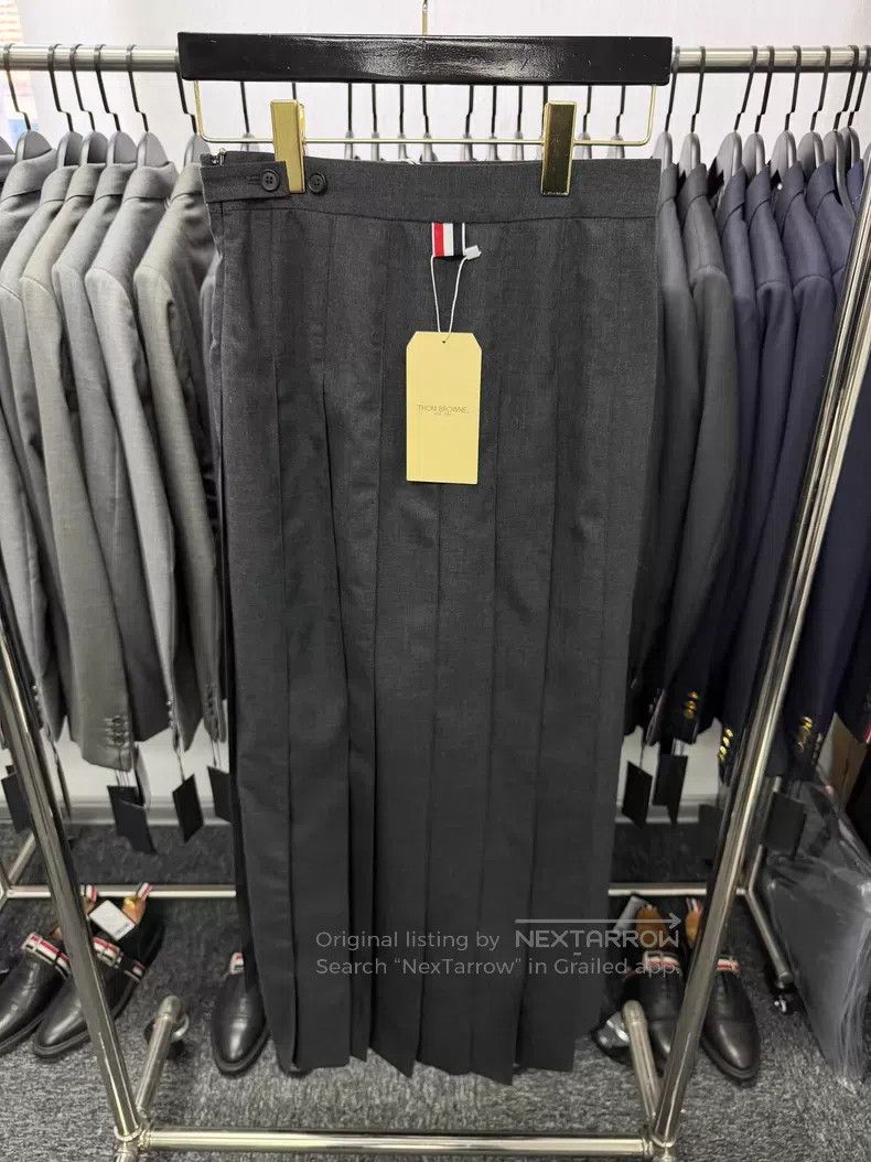 Thom Browne Thom Browne Classic Pleated Skirt - Long, Dark Gray Size 24" / US 00 / IT 34 - 2 Thumbnail