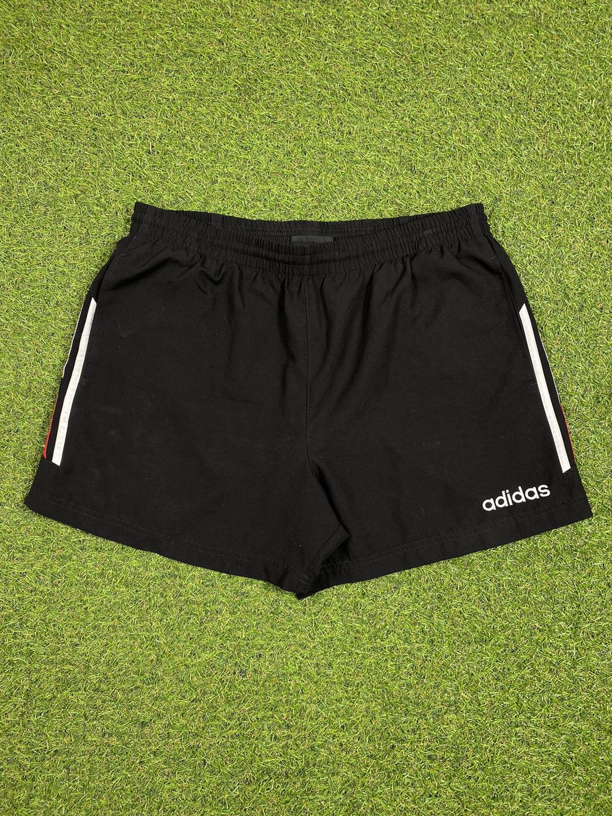 Adidas Vintage 90s Adidas shorts streetwear small logo size L Size US 34 / EU 50 - 1 Thumbnail