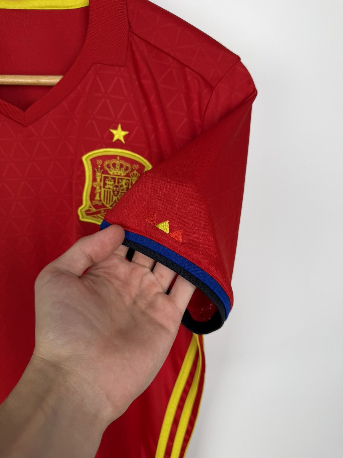 Adidas Adidas Spain 2015 football jersey Size US M / EU 48-50 / 2 - 4 Thumbnail