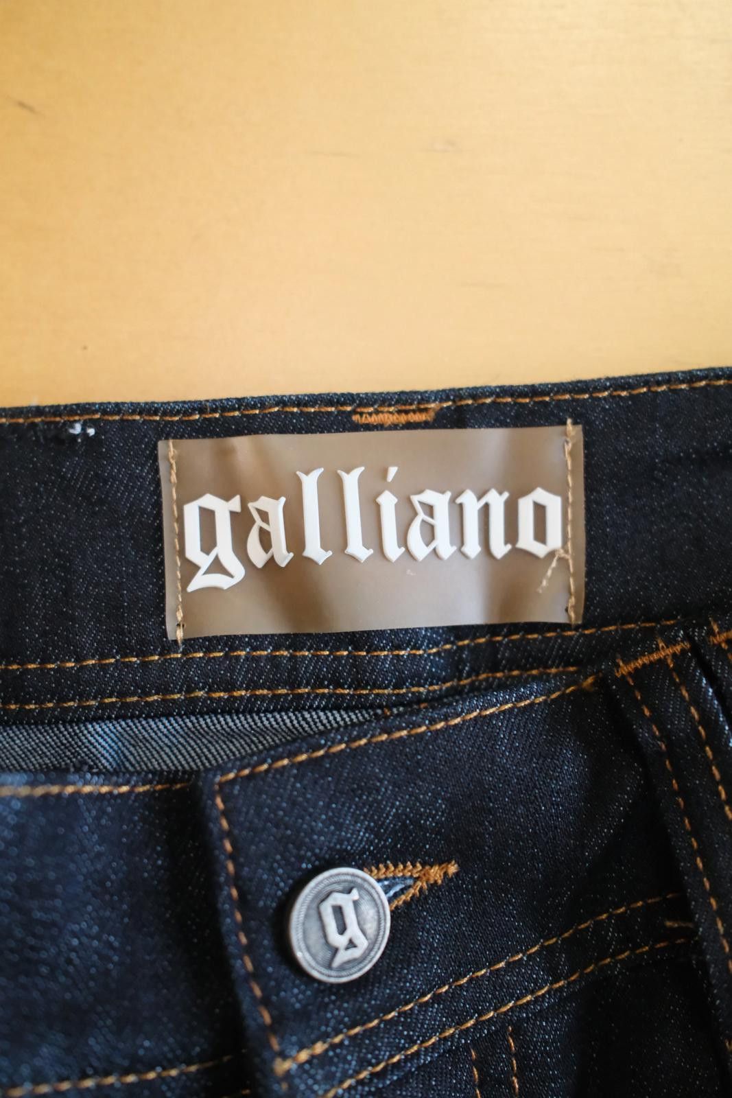 John Galliano 00's Galliano Dark Wash Flared Jeans Size 28" / US 6 / IT 42 - 6 Thumbnail